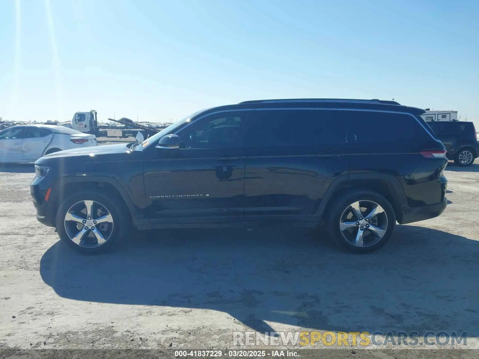 14 Photograph of a damaged car 1C4RJKBG7M8190882 JEEP GRAND CHEROKEE L 2021