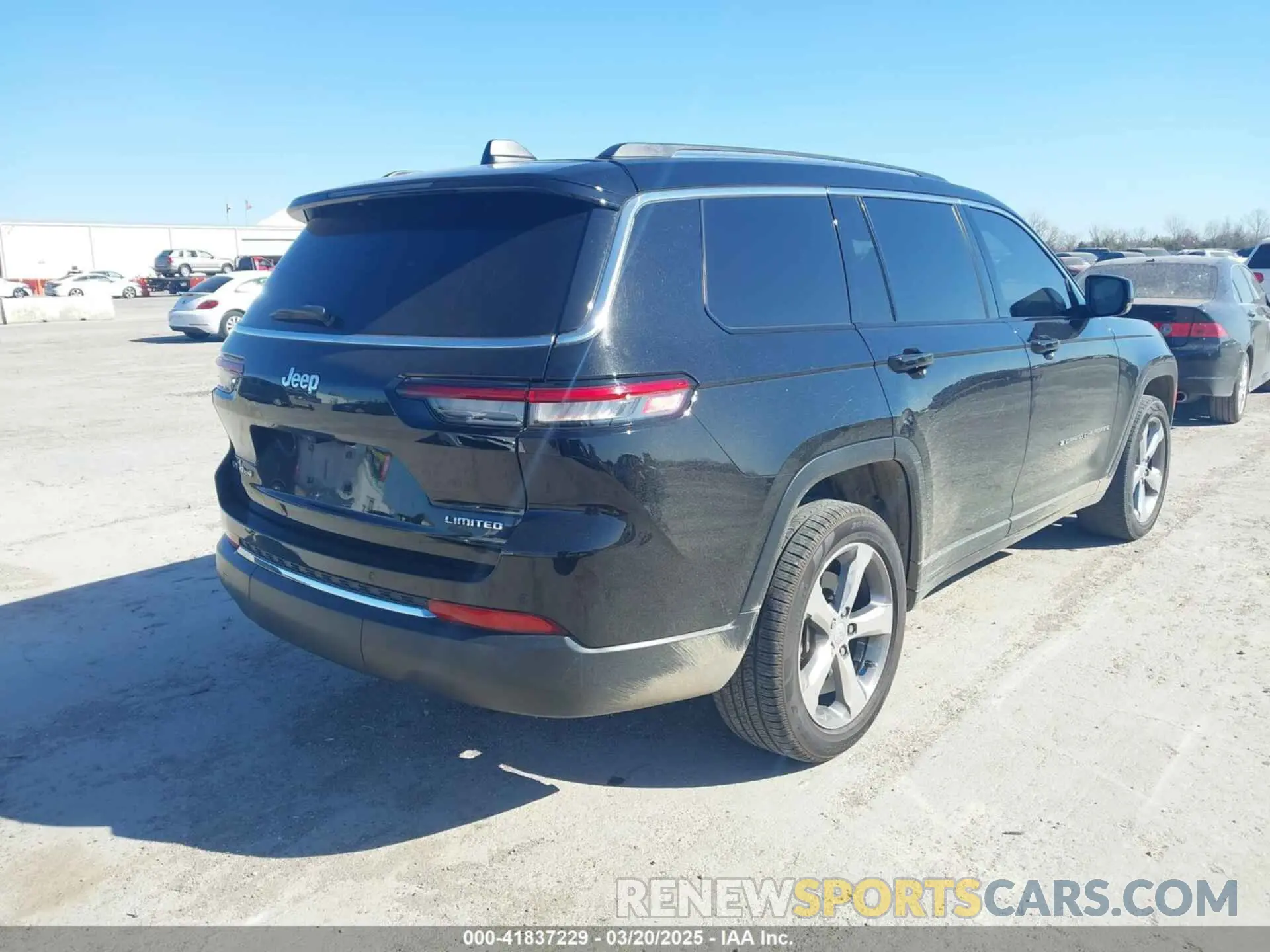 4 Photograph of a damaged car 1C4RJKBG7M8190882 JEEP GRAND CHEROKEE L 2021