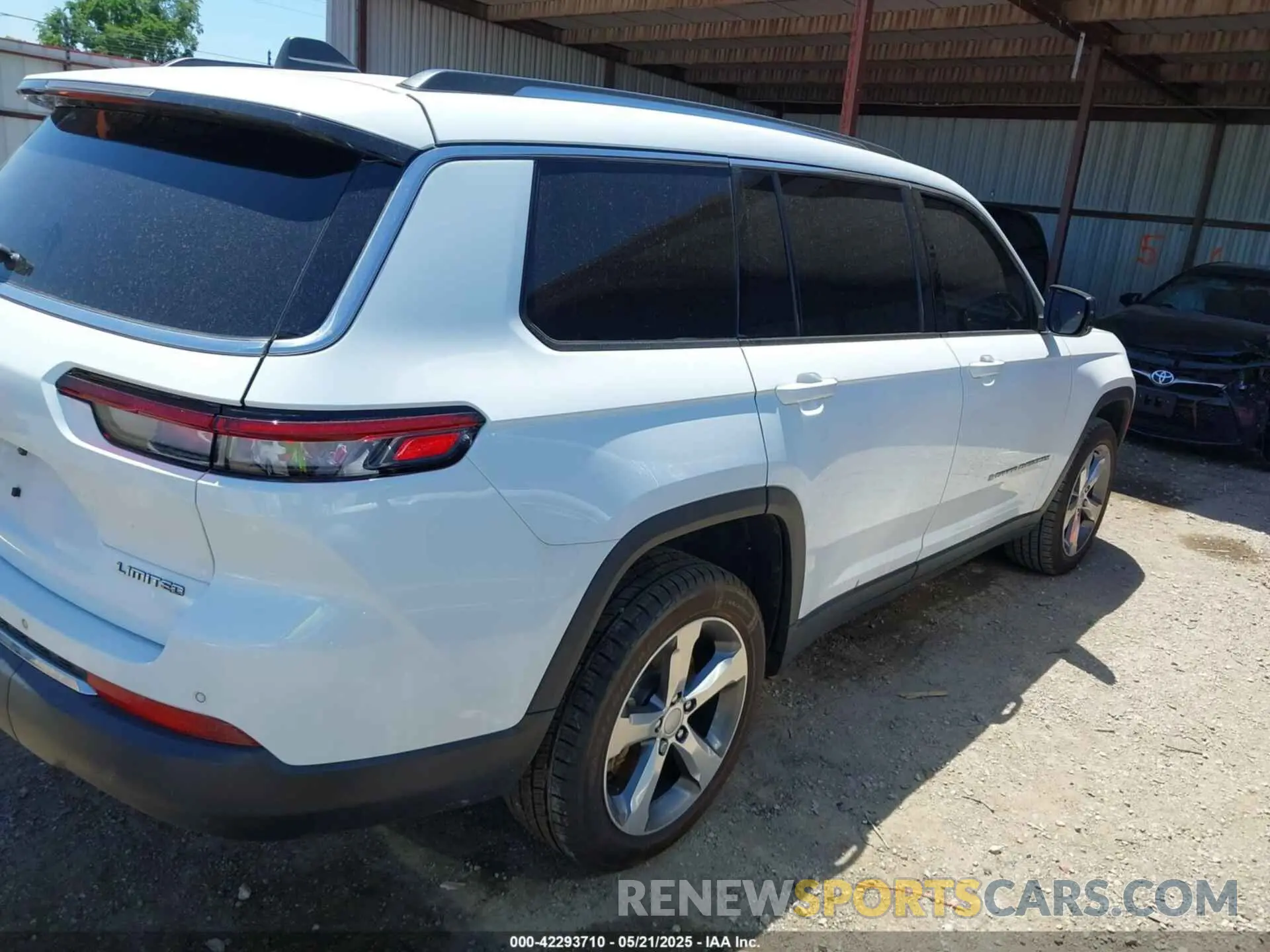 13 Photograph of a damaged car 1C4RJKBG7M8191045 JEEP GRAND CHEROKEE L 2021