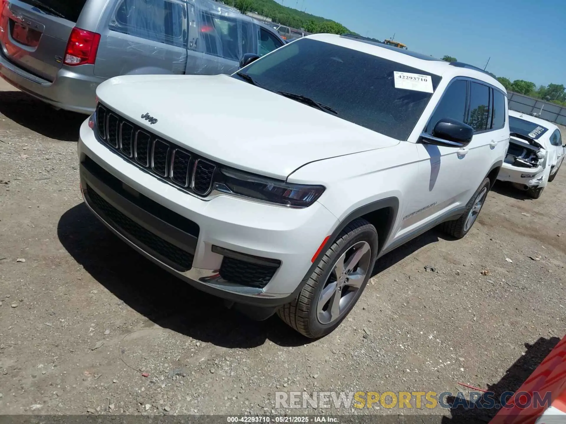 2 Photograph of a damaged car 1C4RJKBG7M8191045 JEEP GRAND CHEROKEE L 2021