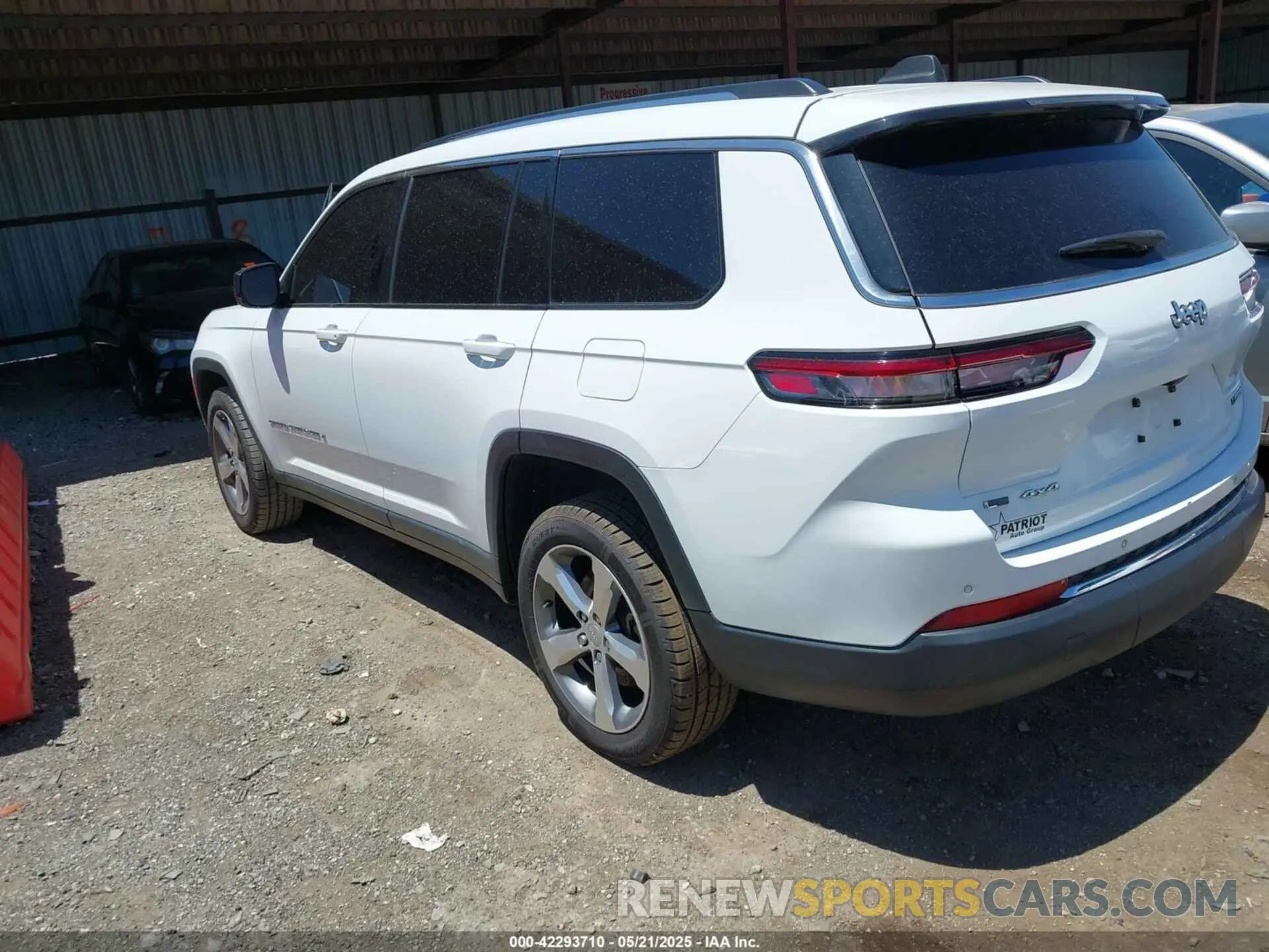 3 Photograph of a damaged car 1C4RJKBG7M8191045 JEEP GRAND CHEROKEE L 2021