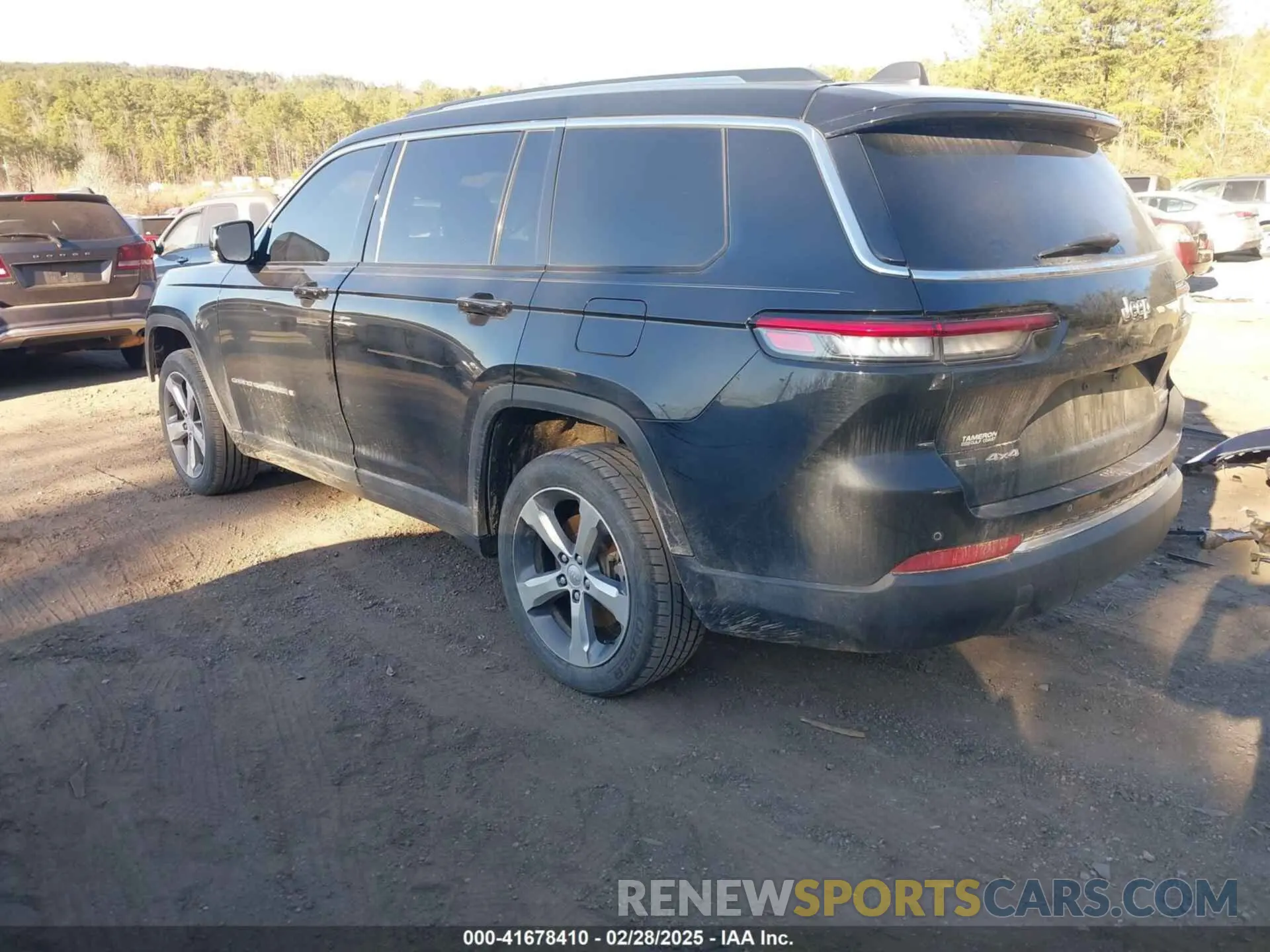 3 Photograph of a damaged car 1C4RJKBG8M8101370 JEEP GRAND CHEROKEE L 2021