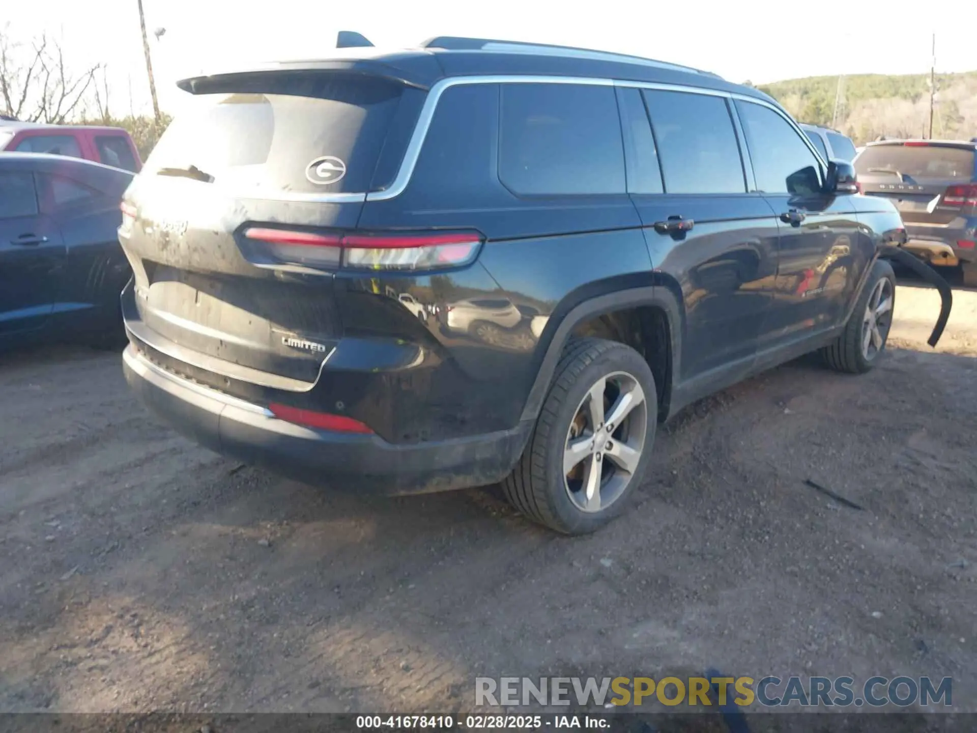 4 Photograph of a damaged car 1C4RJKBG8M8101370 JEEP GRAND CHEROKEE L 2021