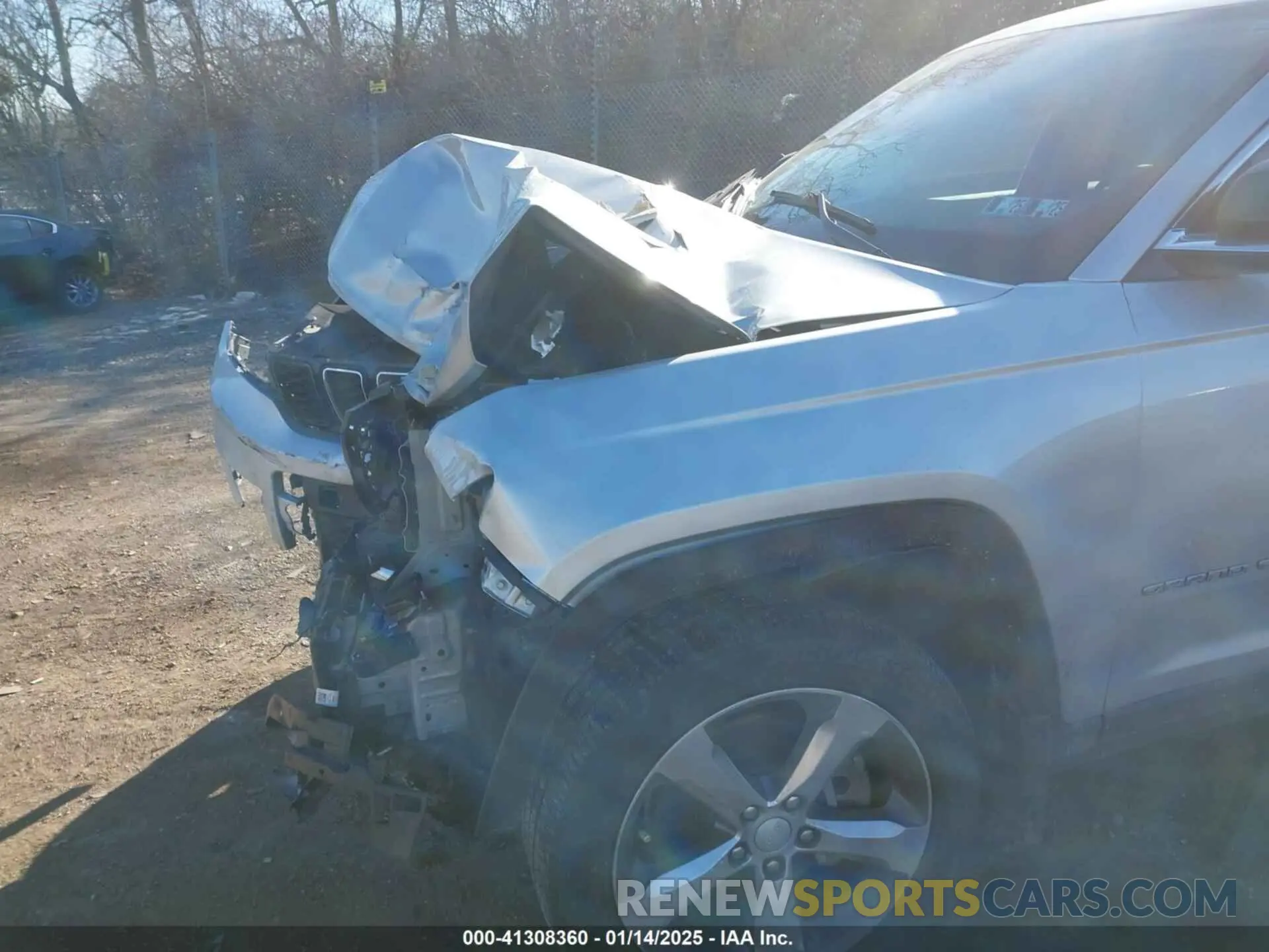 18 Photograph of a damaged car 1C4RJKBG8M8122316 JEEP GRAND CHEROKEE L 2021