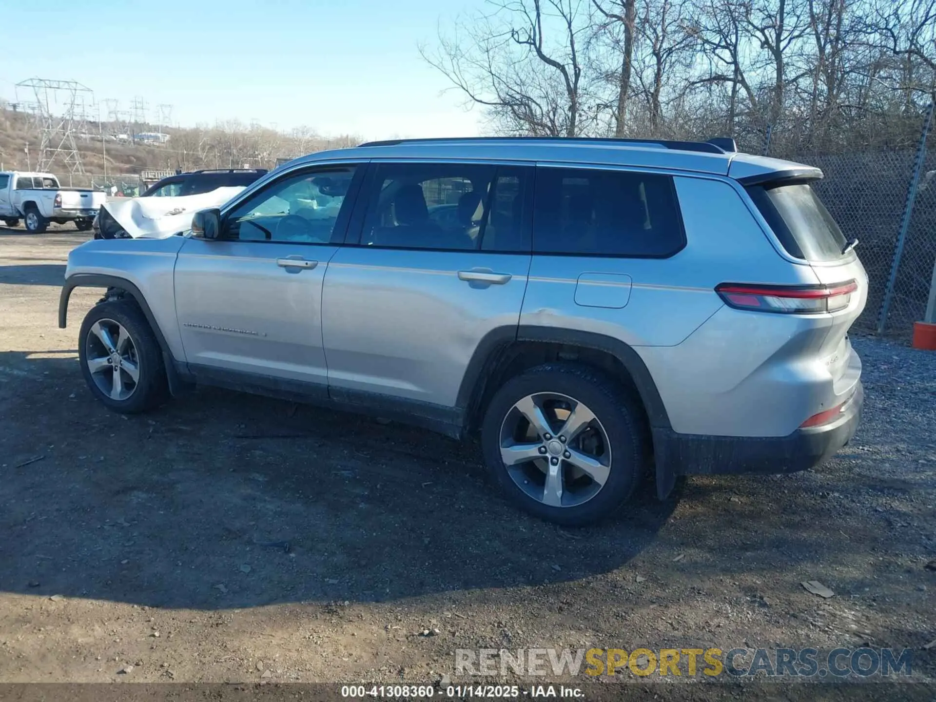 3 Photograph of a damaged car 1C4RJKBG8M8122316 JEEP GRAND CHEROKEE L 2021