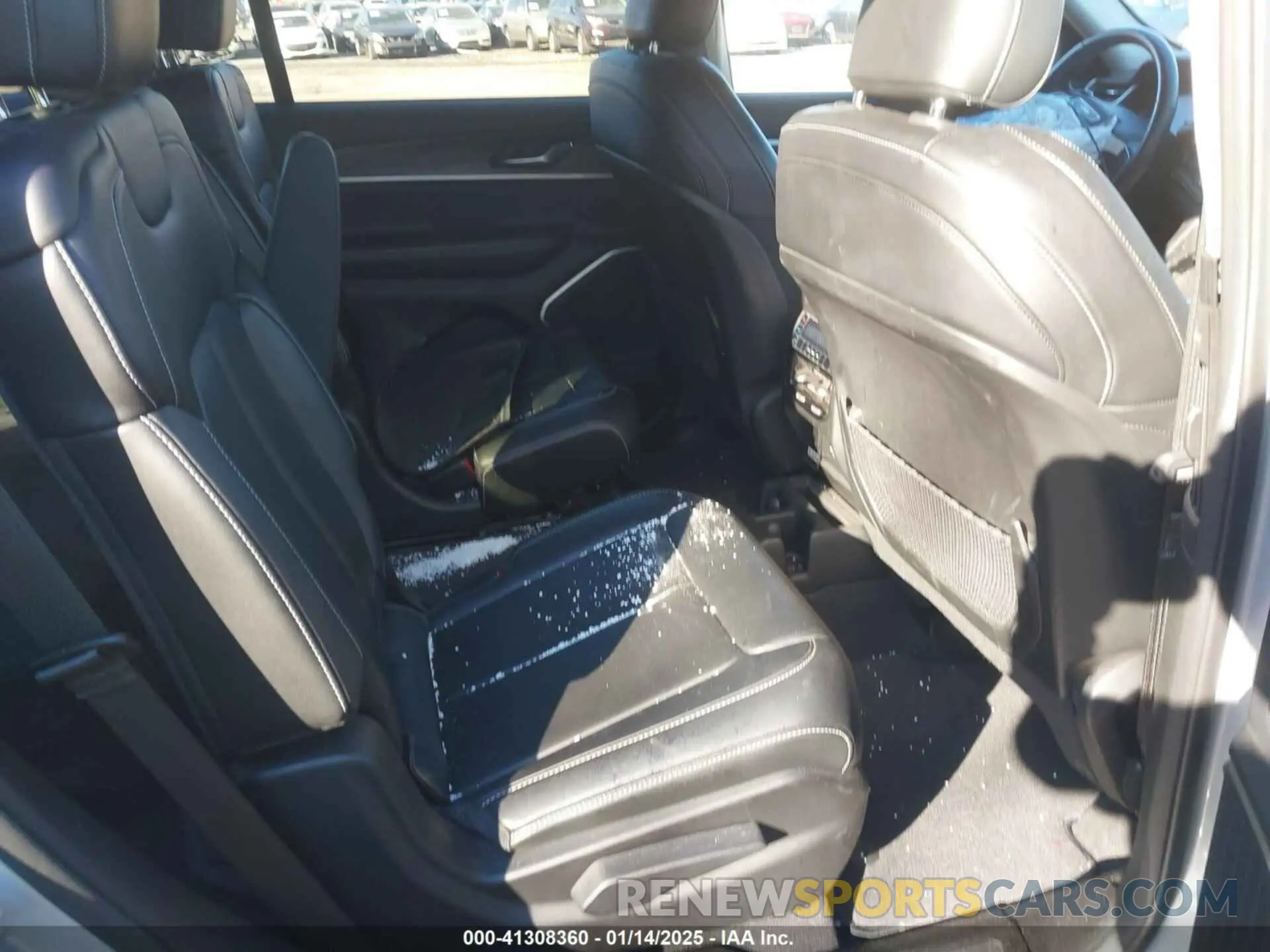 8 Photograph of a damaged car 1C4RJKBG8M8122316 JEEP GRAND CHEROKEE L 2021