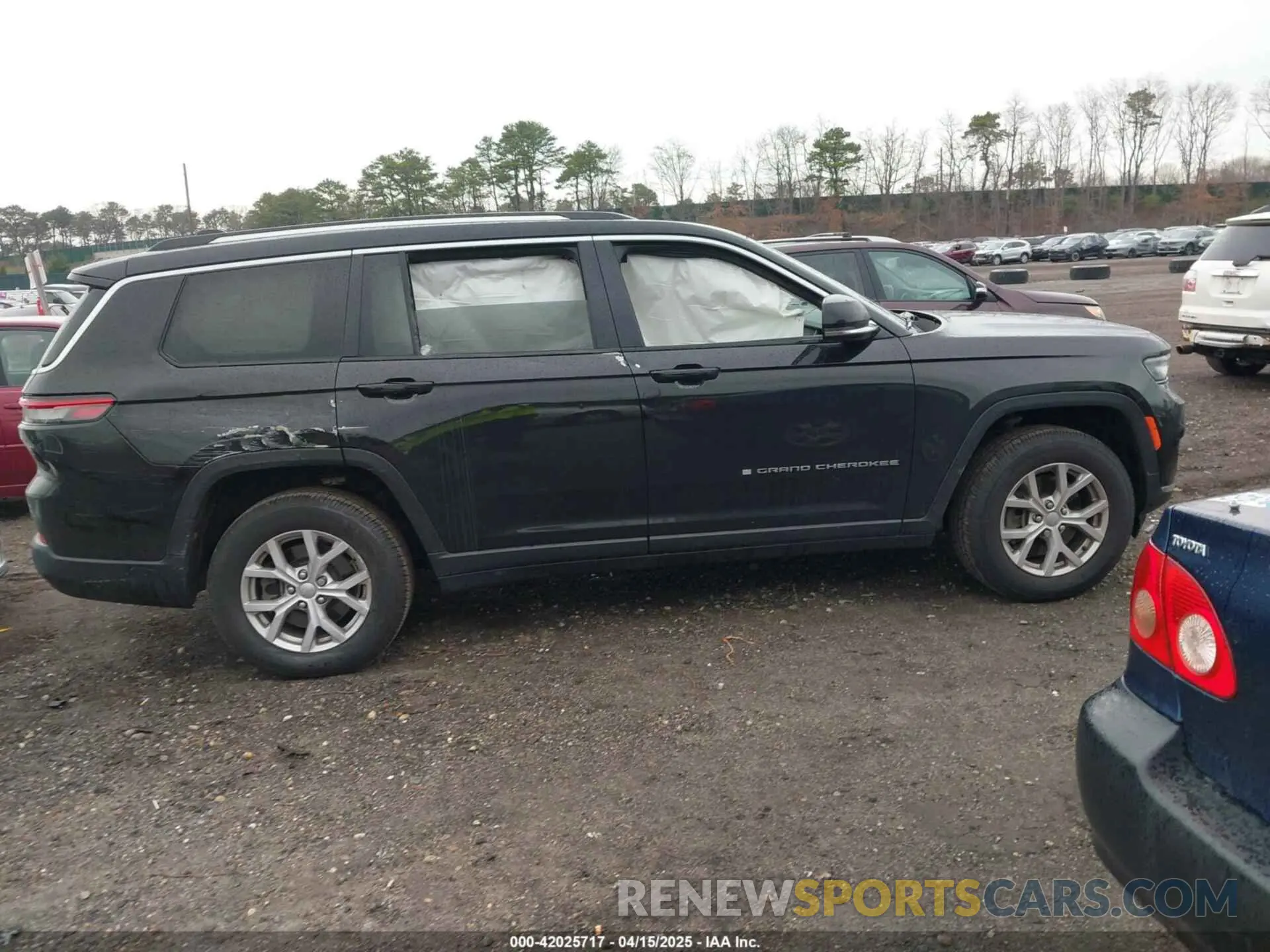 13 Photograph of a damaged car 1C4RJKBG8M8129993 JEEP GRAND CHEROKEE L 2021