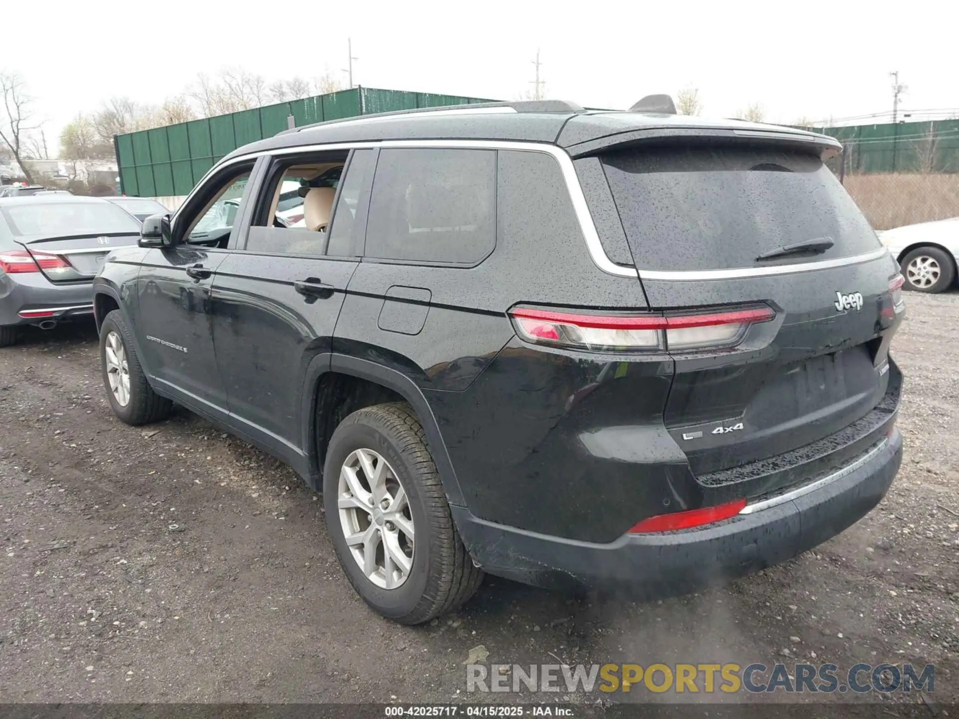 3 Photograph of a damaged car 1C4RJKBG8M8129993 JEEP GRAND CHEROKEE L 2021