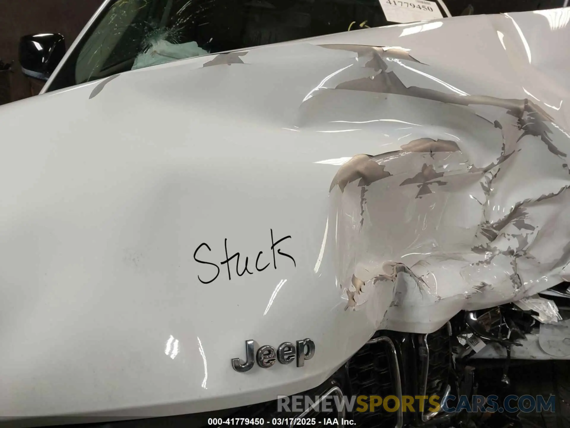 10 Photograph of a damaged car 1C4RJKBG8M8142906 JEEP GRAND CHEROKEE L 2021
