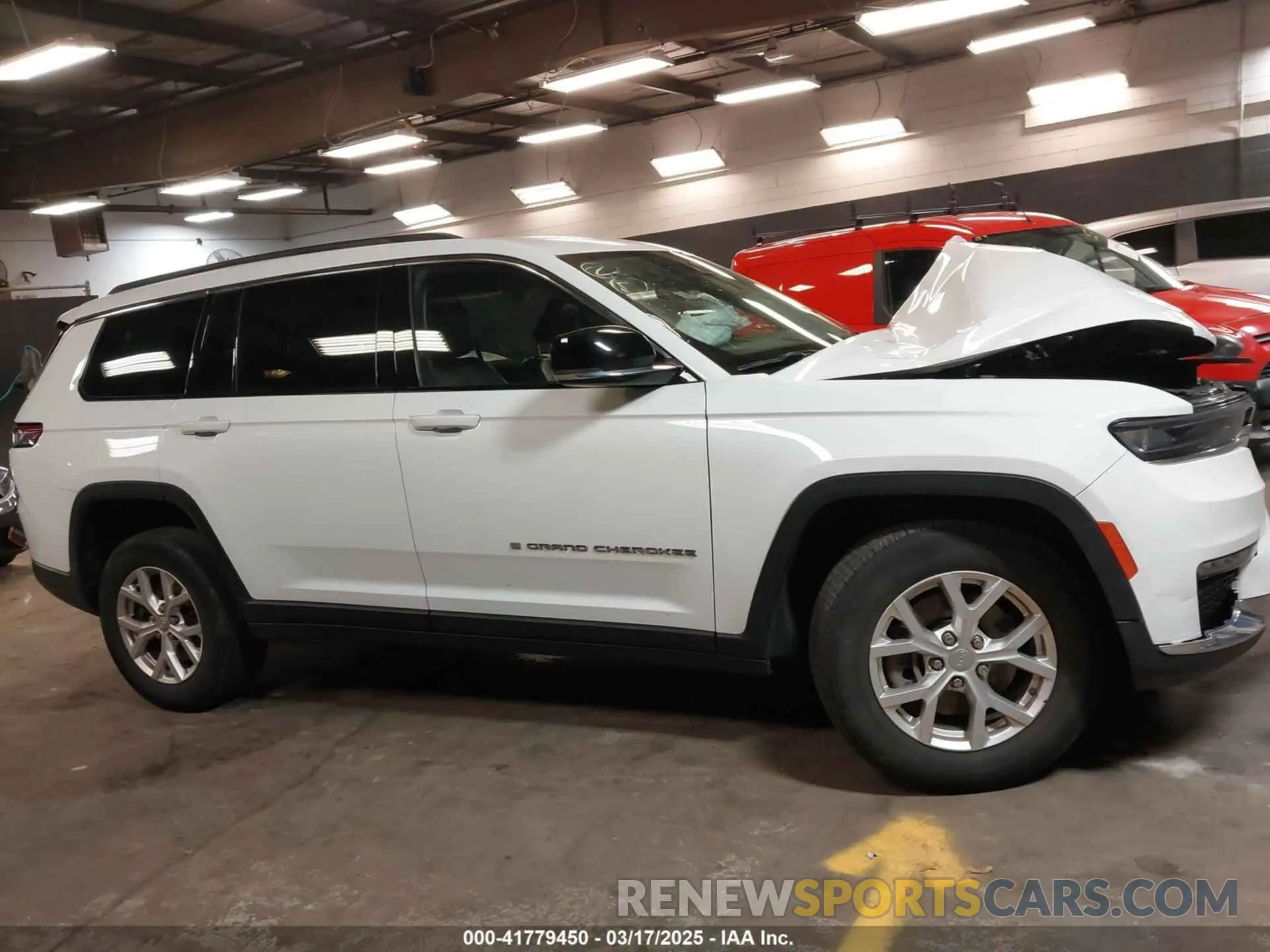 13 Photograph of a damaged car 1C4RJKBG8M8142906 JEEP GRAND CHEROKEE L 2021