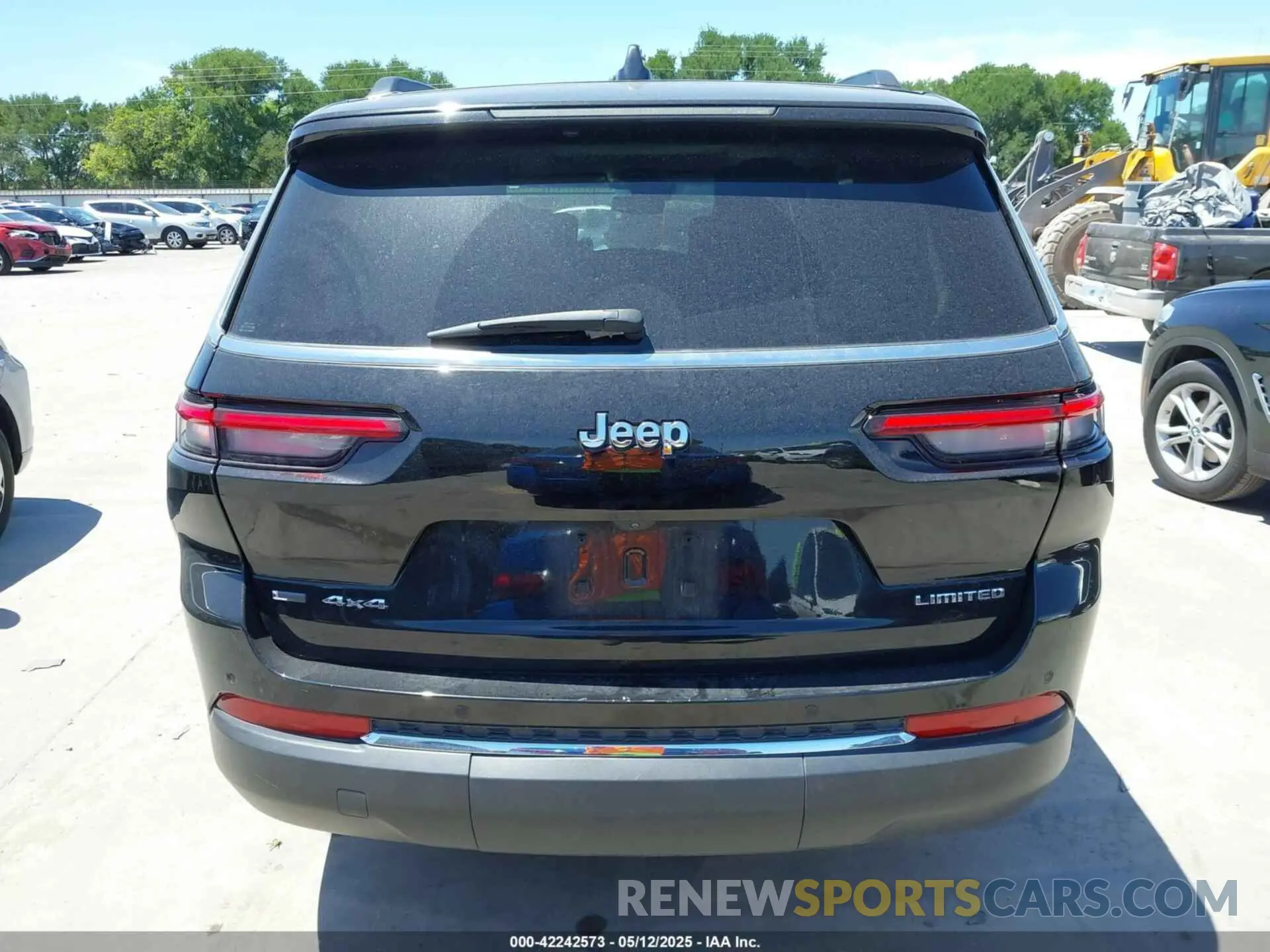 16 Photograph of a damaged car 1C4RJKBG8M8198585 JEEP GRAND CHEROKEE L 2021