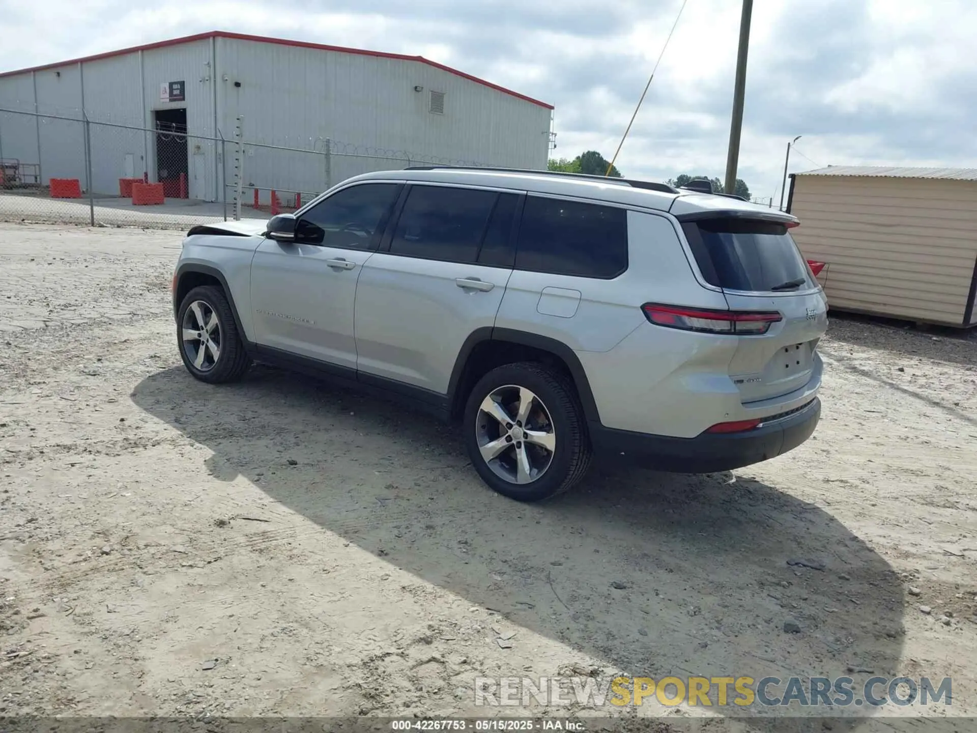 3 Photograph of a damaged car 1C4RJKBG8M8207124 JEEP GRAND CHEROKEE L 2021