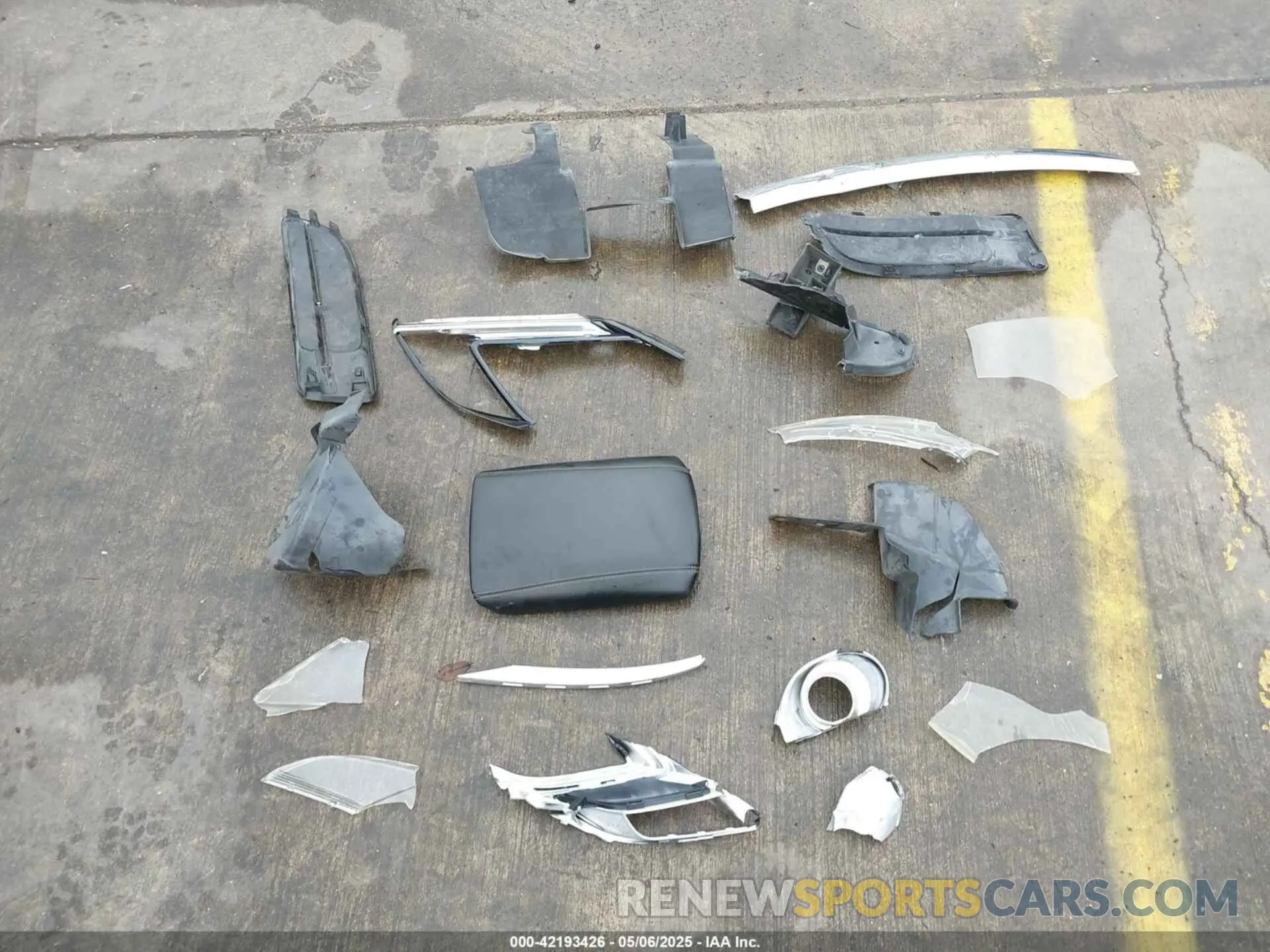 12 Photograph of a damaged car 1C4RJKBG9M8172027 JEEP GRAND CHEROKEE L 2021