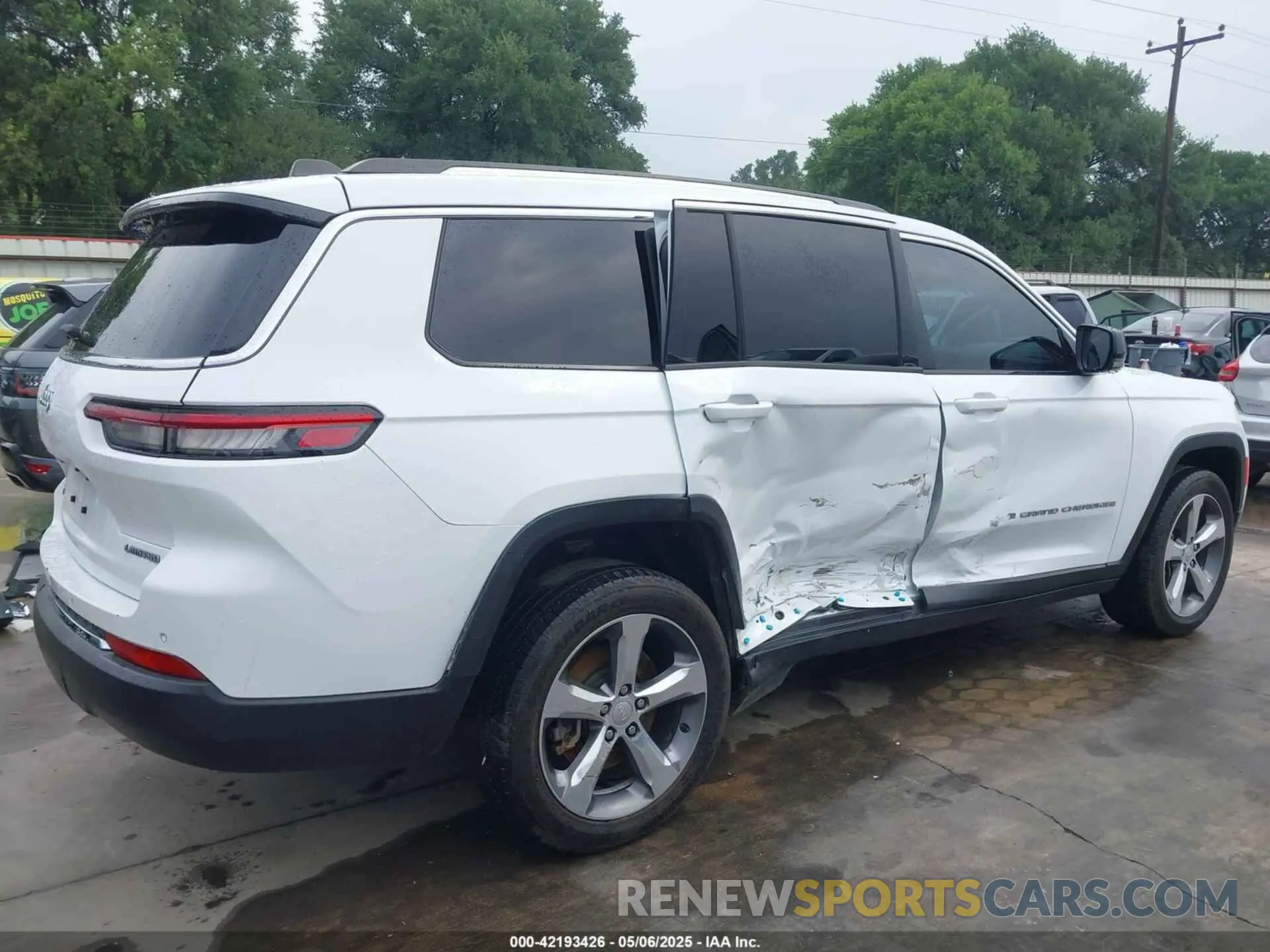 15 Photograph of a damaged car 1C4RJKBG9M8172027 JEEP GRAND CHEROKEE L 2021