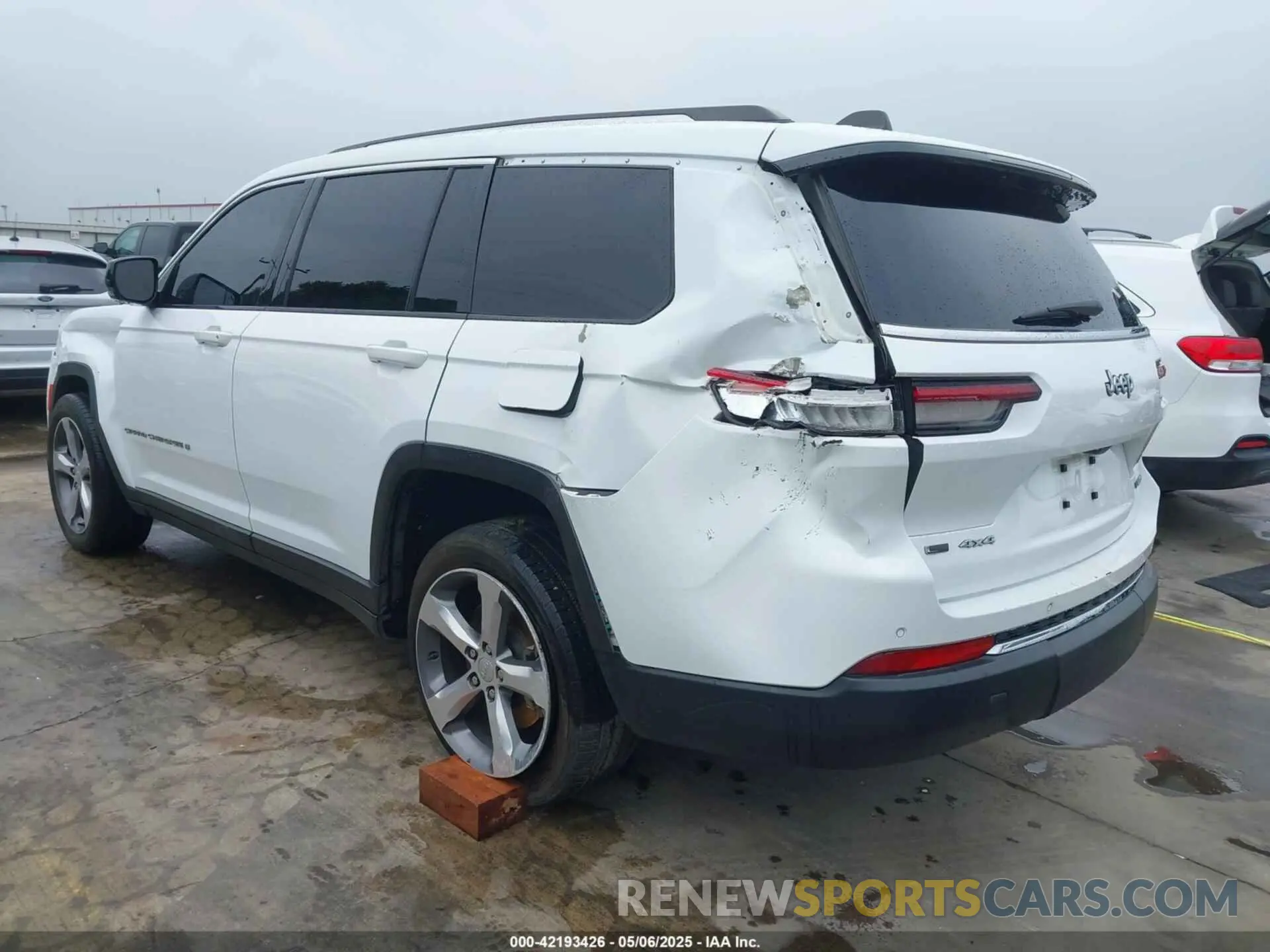 3 Photograph of a damaged car 1C4RJKBG9M8172027 JEEP GRAND CHEROKEE L 2021