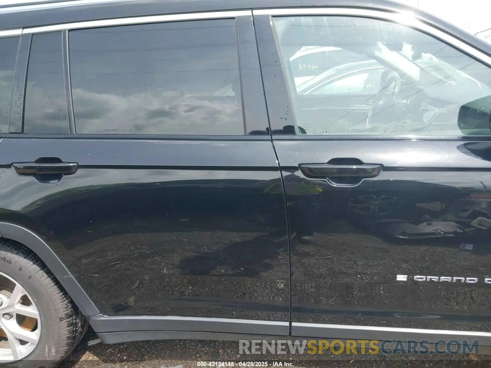 13 Photograph of a damaged car 1C4RJKBG9M8212199 JEEP GRAND CHEROKEE L 2021