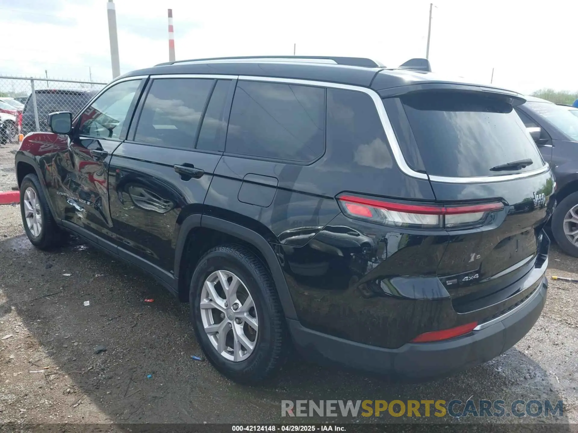 3 Photograph of a damaged car 1C4RJKBG9M8212199 JEEP GRAND CHEROKEE L 2021
