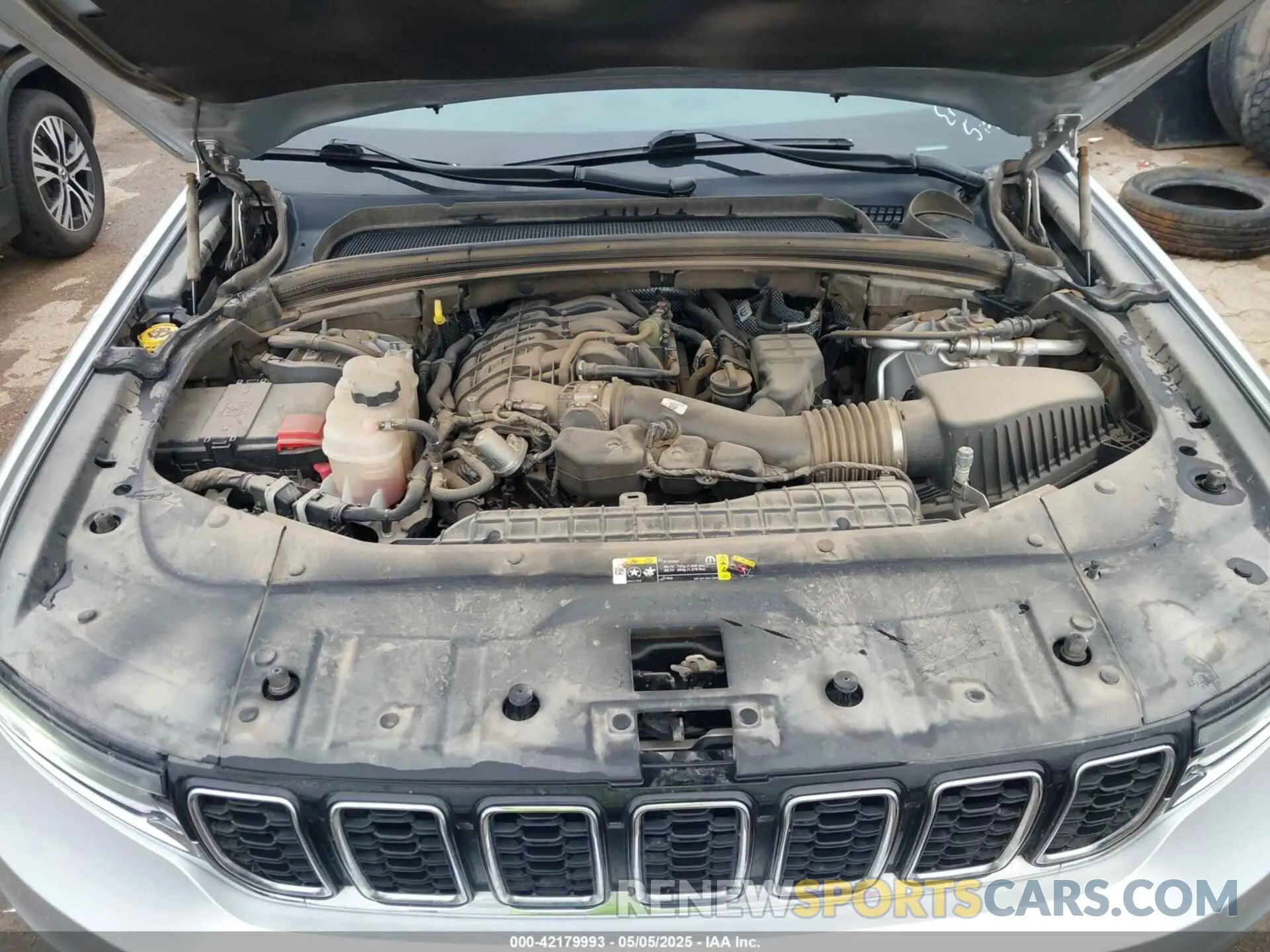 10 Photograph of a damaged car 1C4RJKBGXM8109793 JEEP GRAND CHEROKEE L 2021