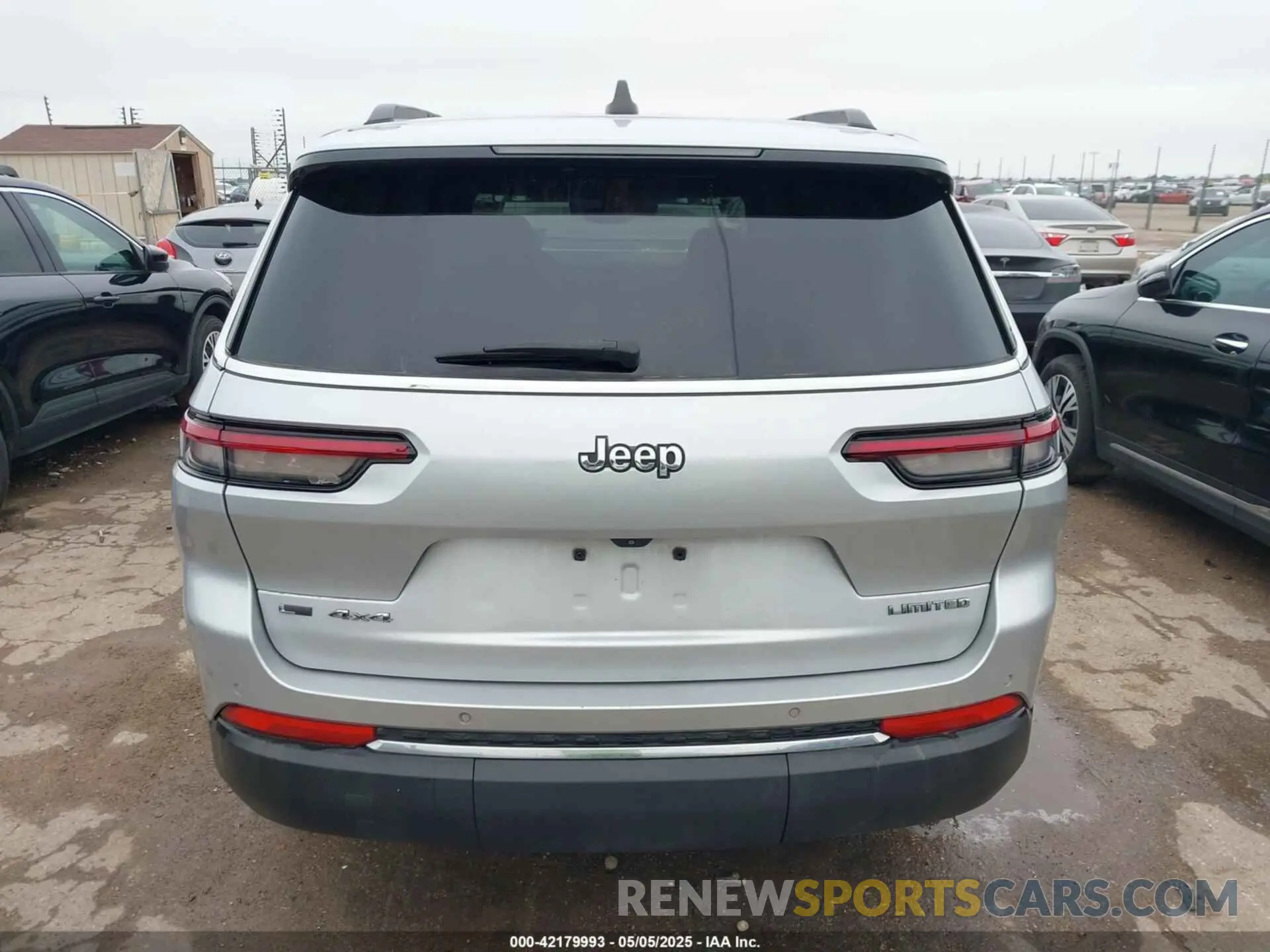 16 Photograph of a damaged car 1C4RJKBGXM8109793 JEEP GRAND CHEROKEE L 2021