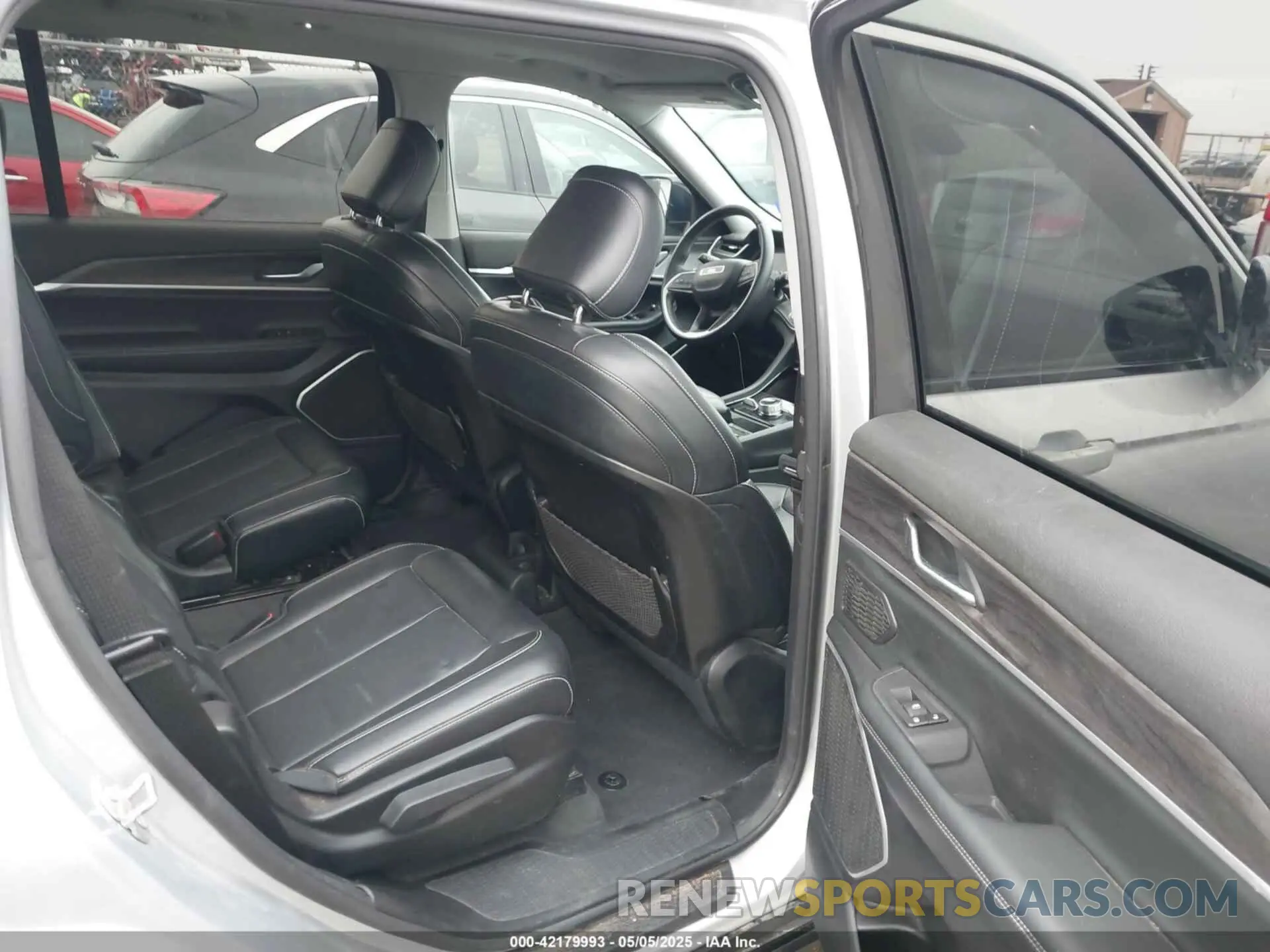 8 Photograph of a damaged car 1C4RJKBGXM8109793 JEEP GRAND CHEROKEE L 2021
