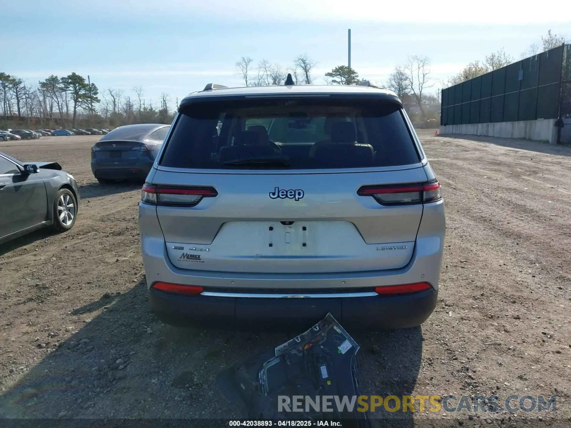 16 Photograph of a damaged car 1C4RJKBGXM8113052 JEEP GRAND CHEROKEE L 2021