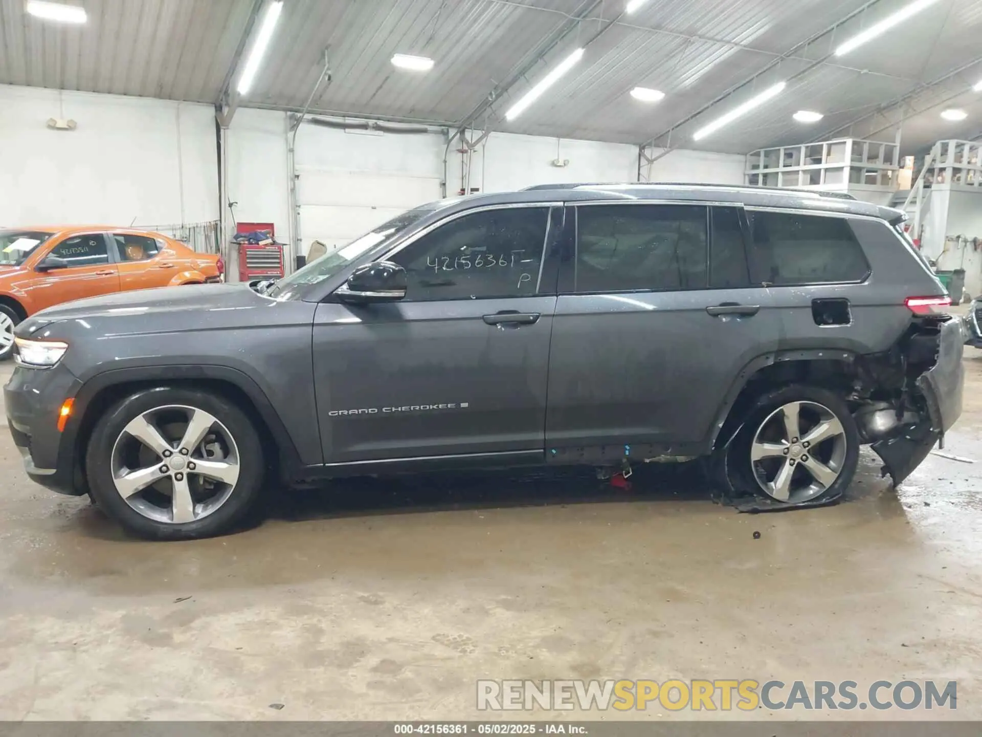 14 Photograph of a damaged car 1C4RJKBGXM8139182 JEEP GRAND CHEROKEE L 2021