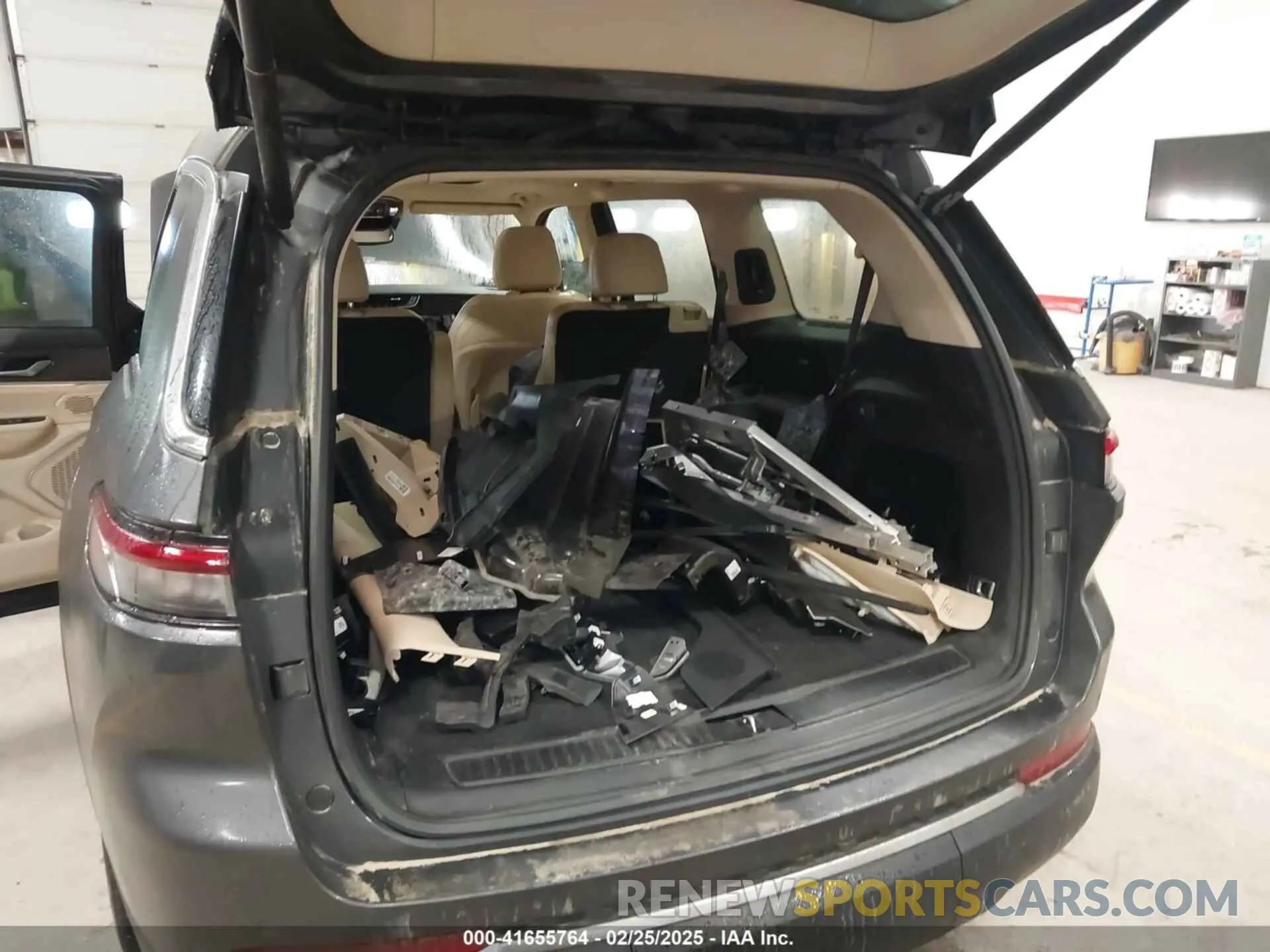 12 Photograph of a damaged car 1C4RJKBGXM8139926 JEEP GRAND CHEROKEE L 2021