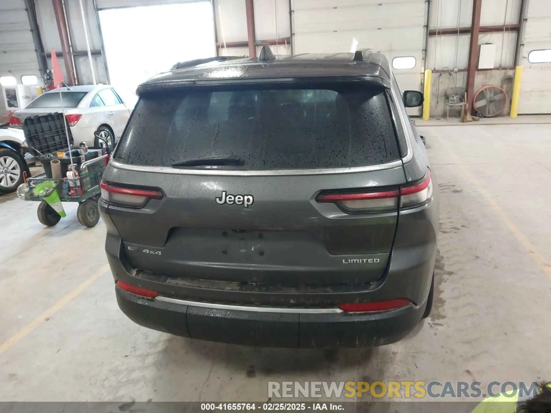 17 Photograph of a damaged car 1C4RJKBGXM8139926 JEEP GRAND CHEROKEE L 2021