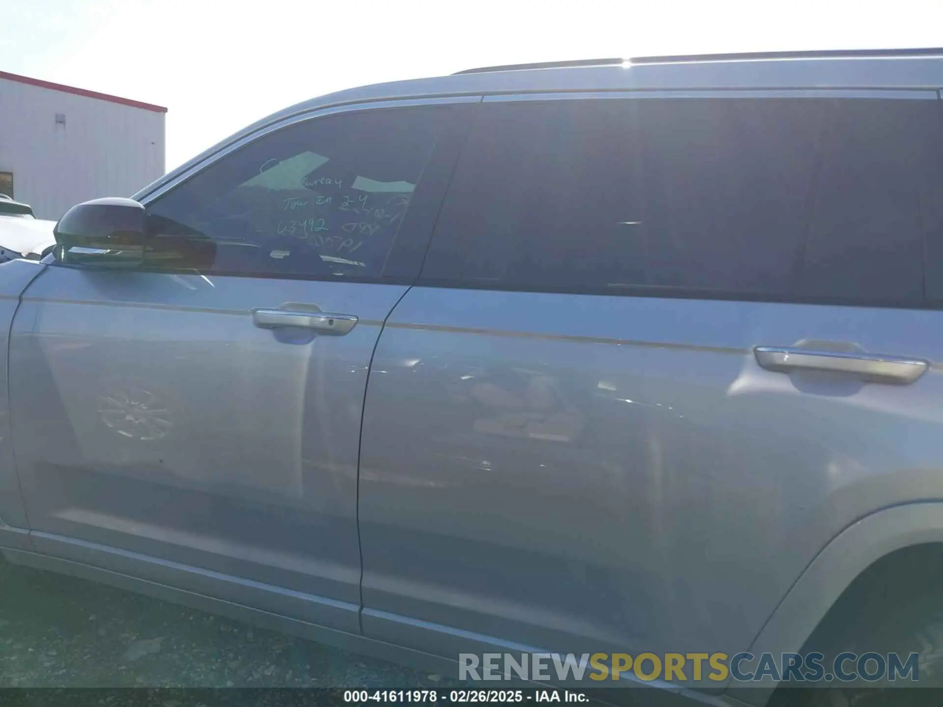14 Photograph of a damaged car 1C4RJKDG0M8198058 JEEP GRAND CHEROKEE L 2021