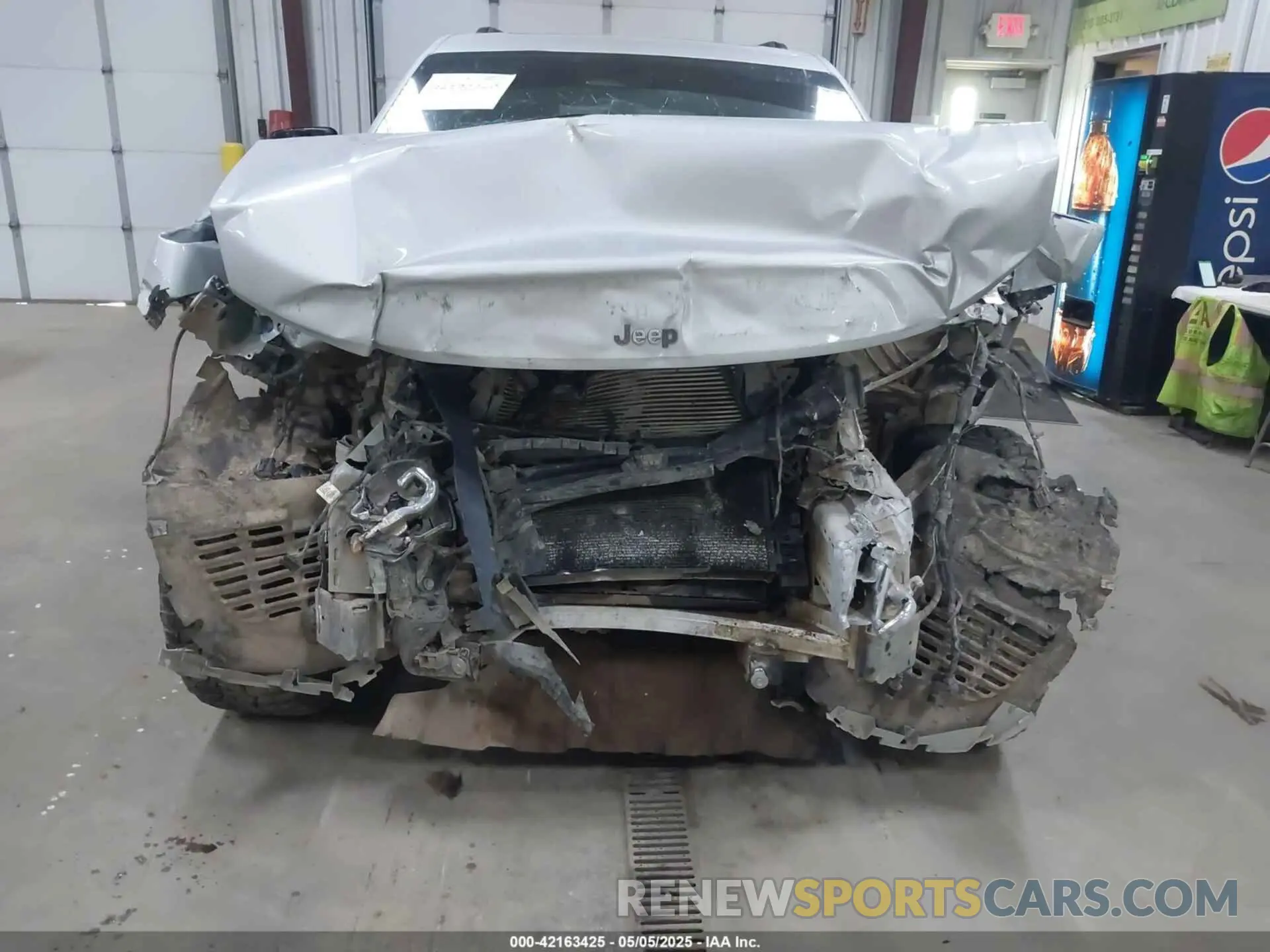 11 Photograph of a damaged car 1C4RJKDG3M8119823 JEEP GRAND CHEROKEE L 2021