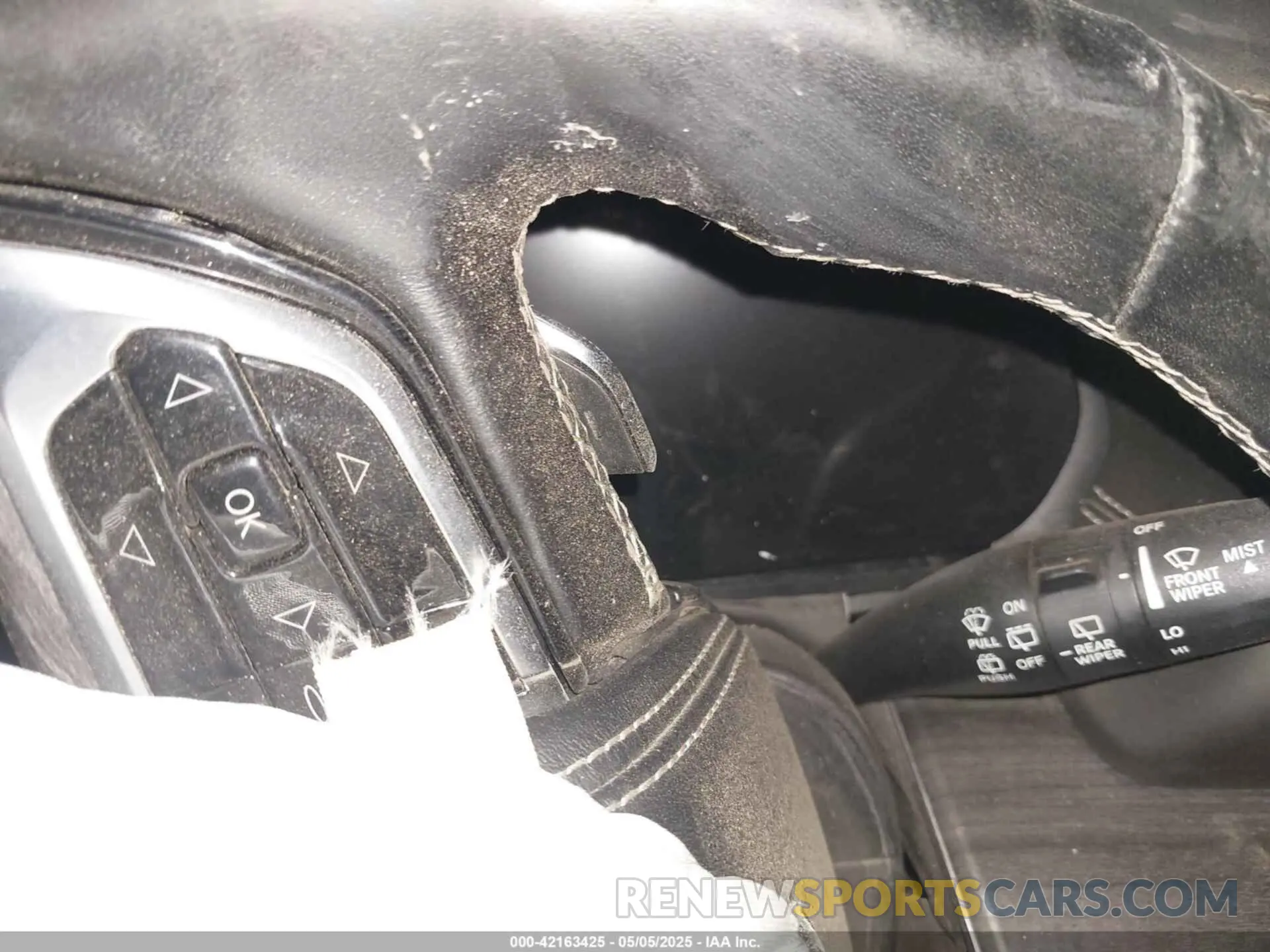 14 Photograph of a damaged car 1C4RJKDG3M8119823 JEEP GRAND CHEROKEE L 2021