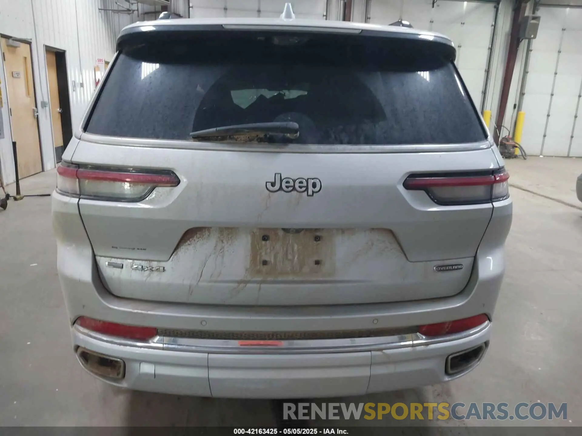 15 Photograph of a damaged car 1C4RJKDG3M8119823 JEEP GRAND CHEROKEE L 2021