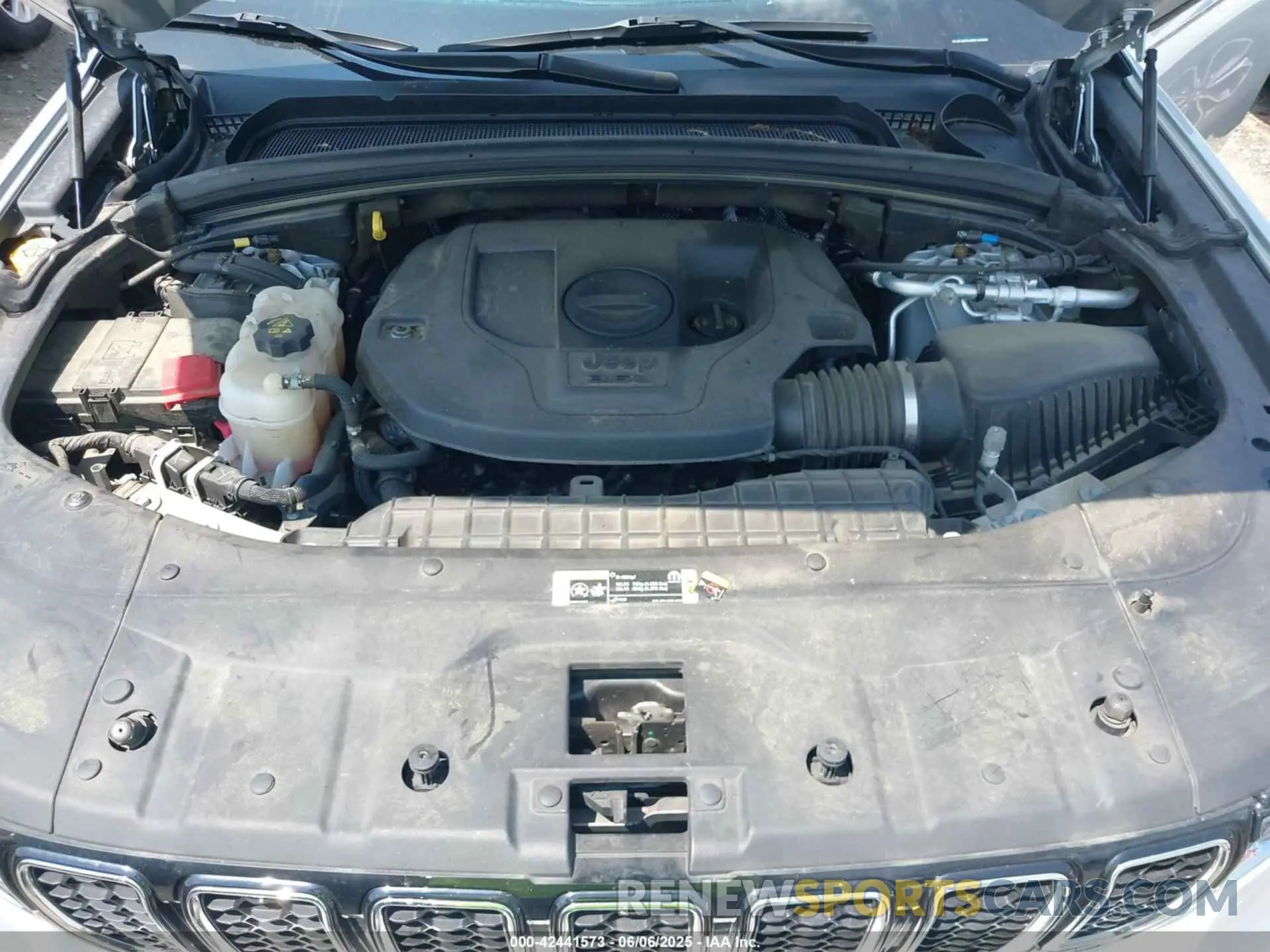 10 Photograph of a damaged car 1C4RJKDG4M8145556 JEEP GRAND CHEROKEE L 2021