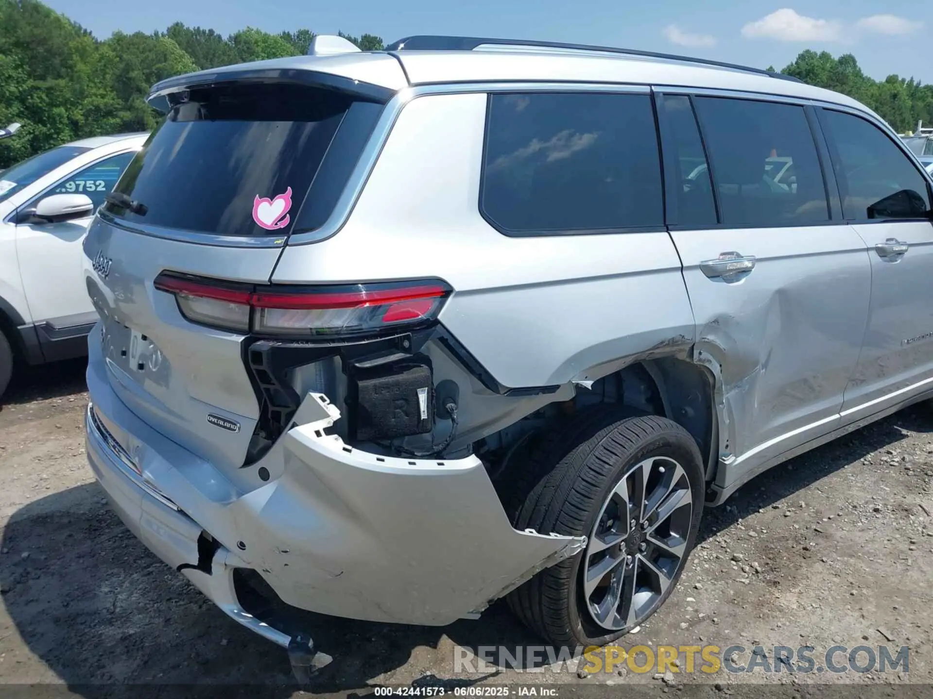 6 Photograph of a damaged car 1C4RJKDG4M8145556 JEEP GRAND CHEROKEE L 2021