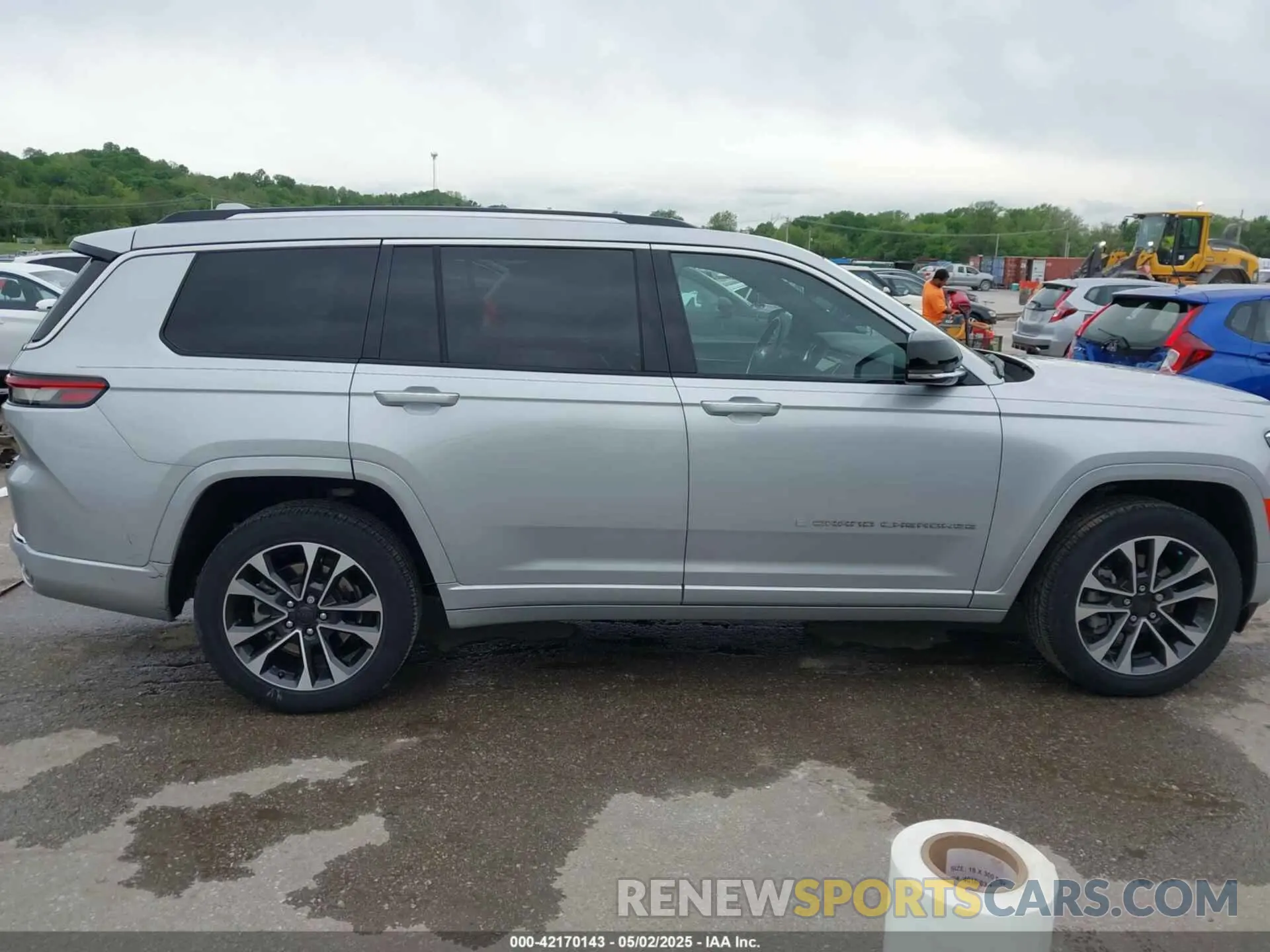 13 Photograph of a damaged car 1C4RJKDG5M8170935 JEEP GRAND CHEROKEE L 2021