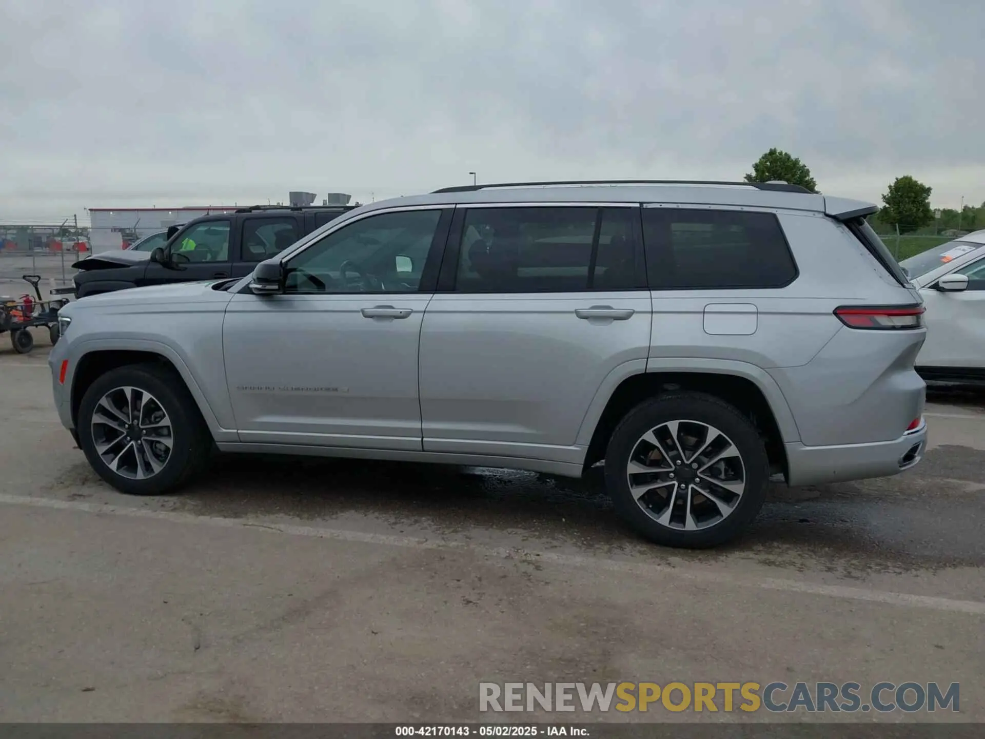 14 Photograph of a damaged car 1C4RJKDG5M8170935 JEEP GRAND CHEROKEE L 2021