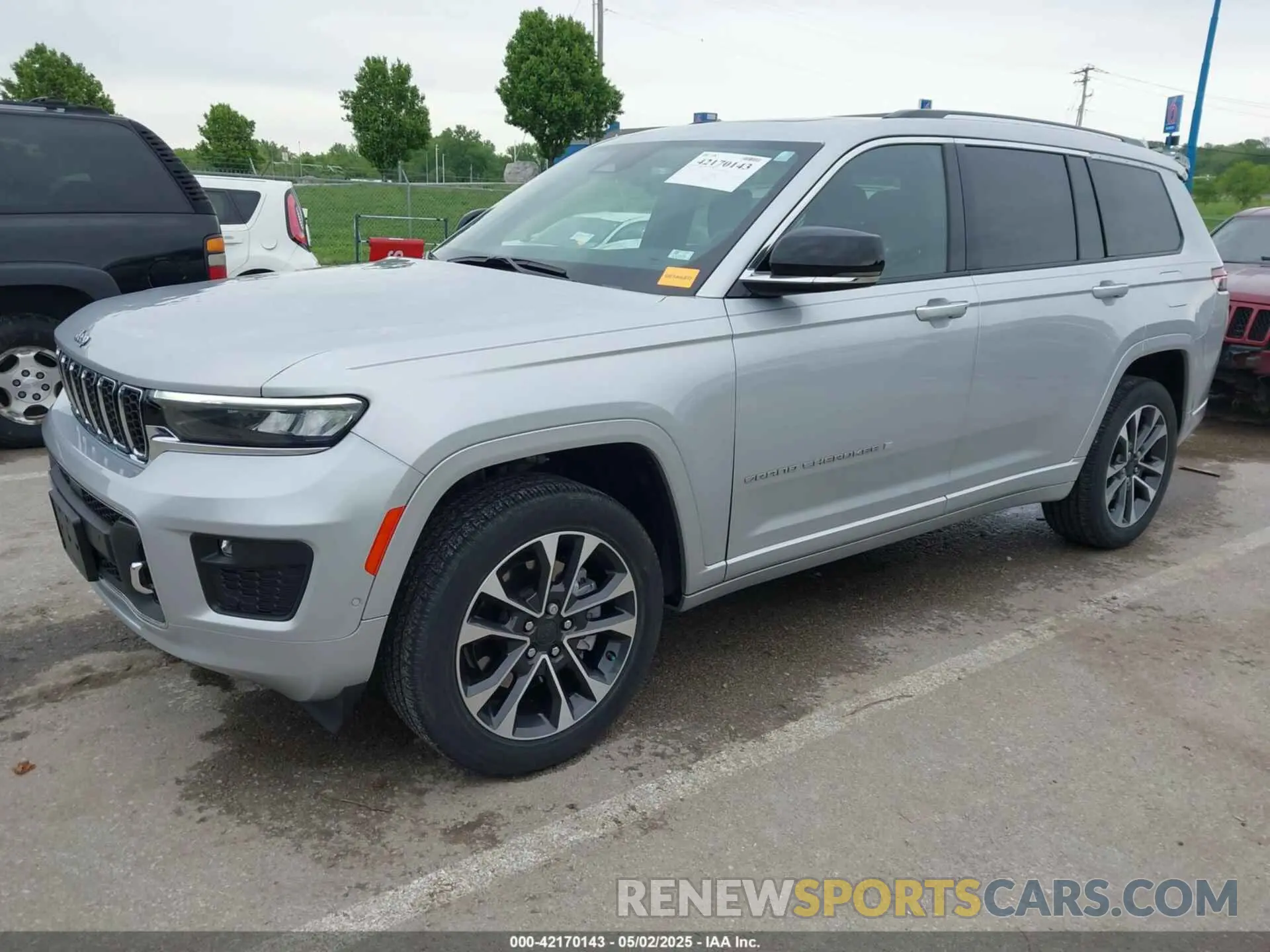 2 Photograph of a damaged car 1C4RJKDG5M8170935 JEEP GRAND CHEROKEE L 2021