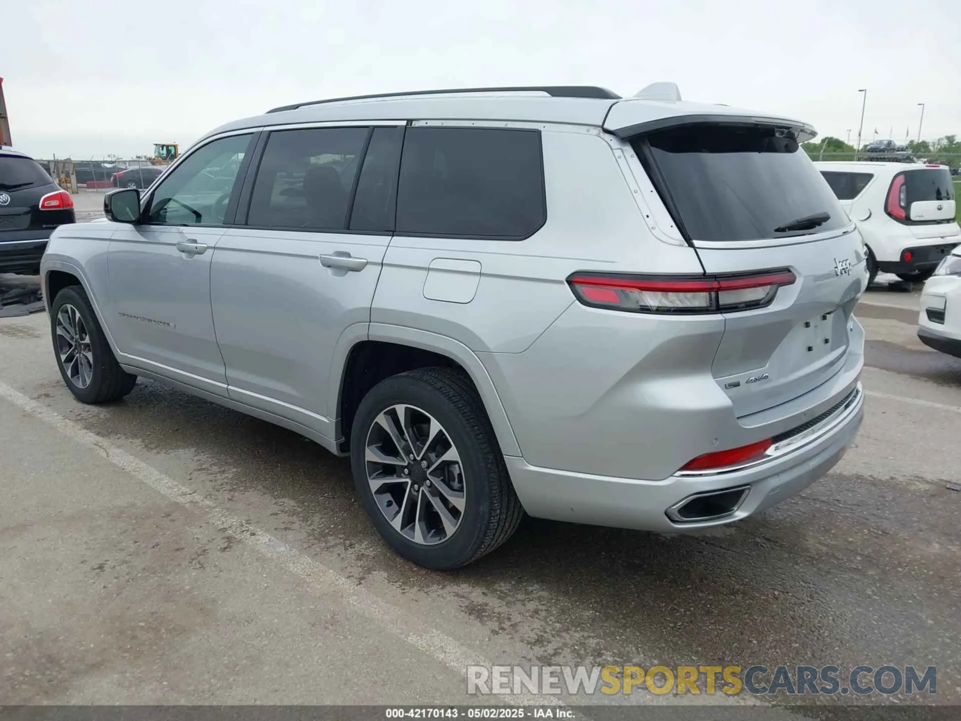 3 Photograph of a damaged car 1C4RJKDG5M8170935 JEEP GRAND CHEROKEE L 2021