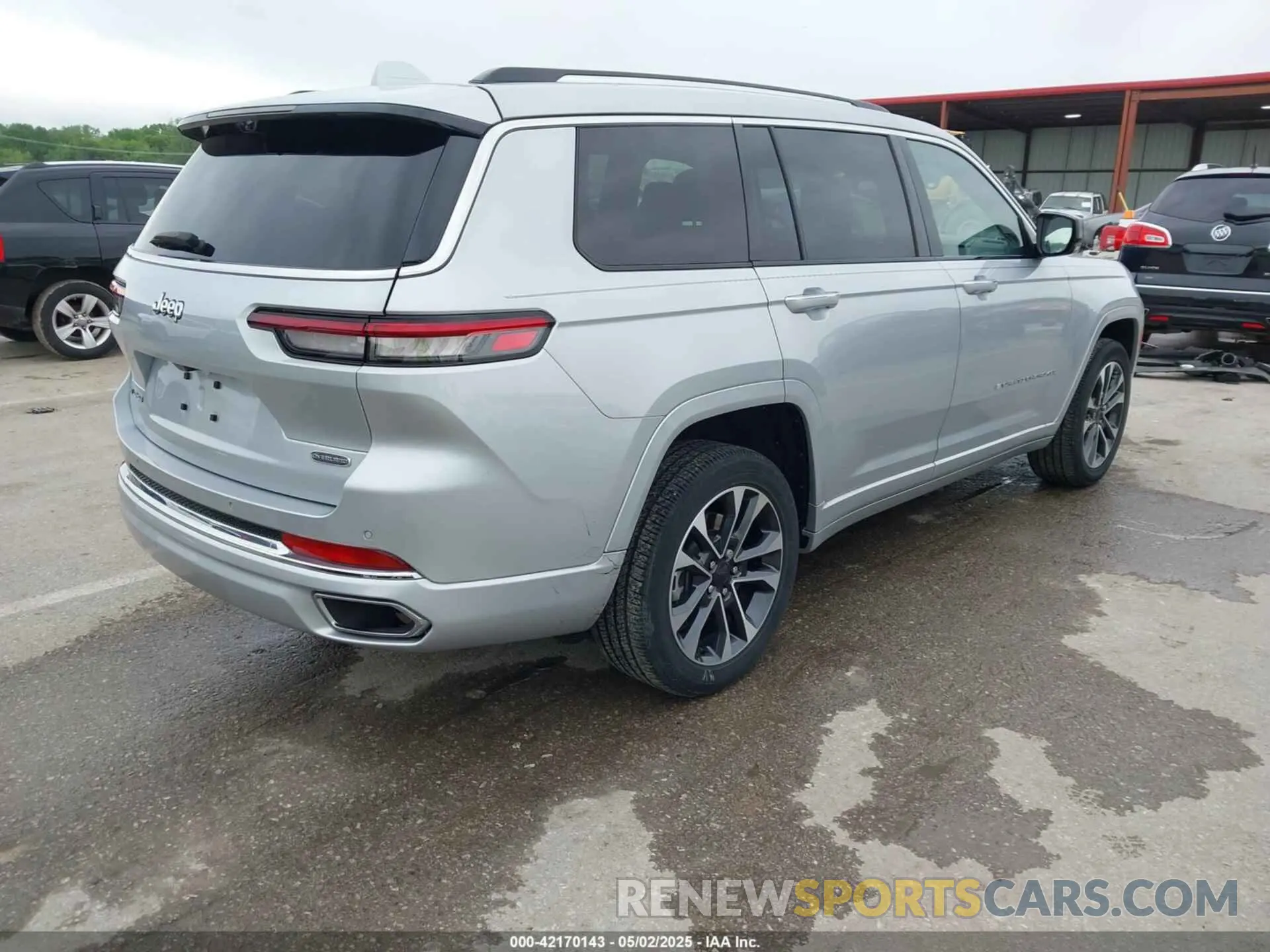4 Photograph of a damaged car 1C4RJKDG5M8170935 JEEP GRAND CHEROKEE L 2021