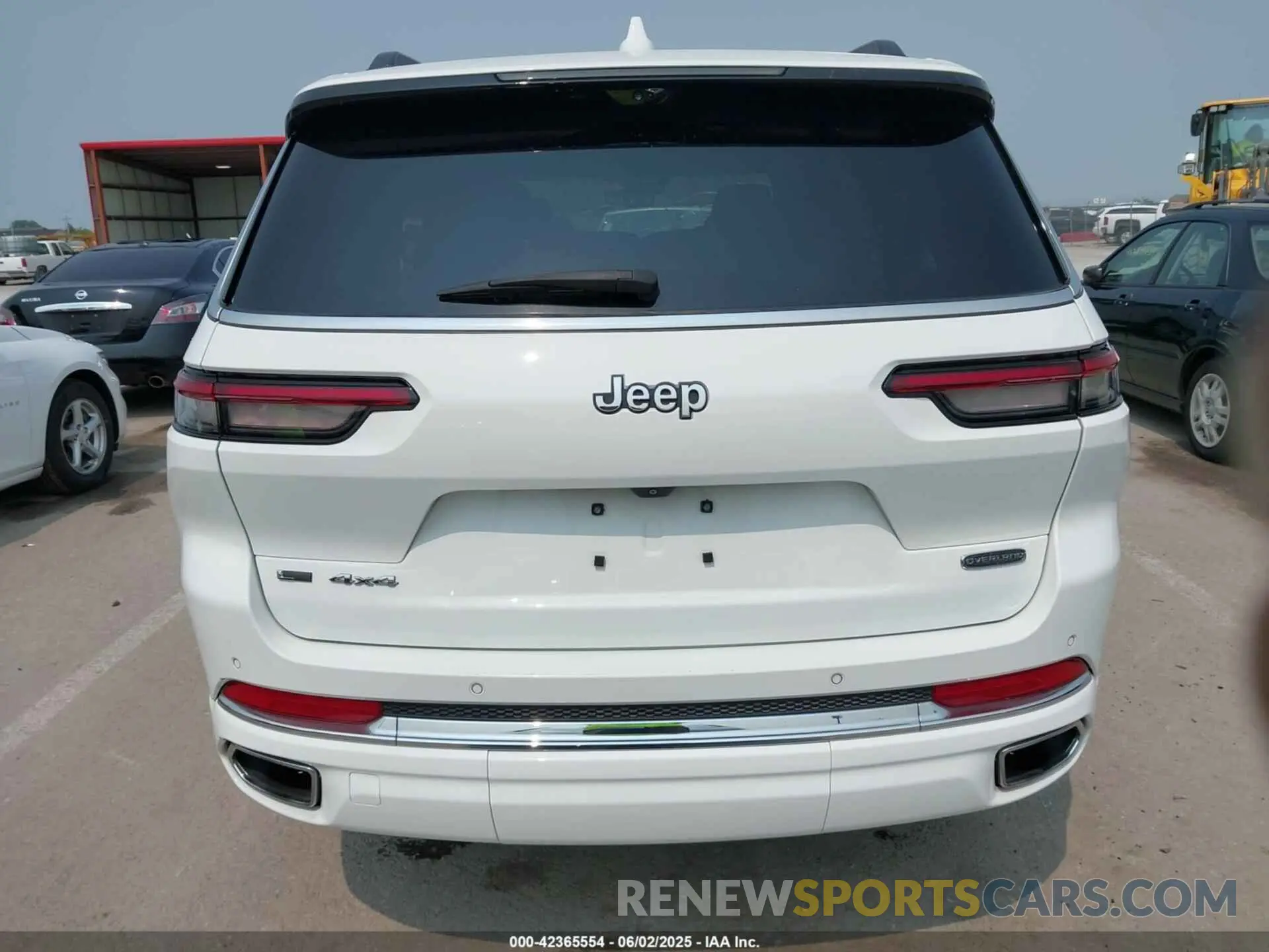 16 Photograph of a damaged car 1C4RJKDG7M8132493 JEEP GRAND CHEROKEE L 2021
