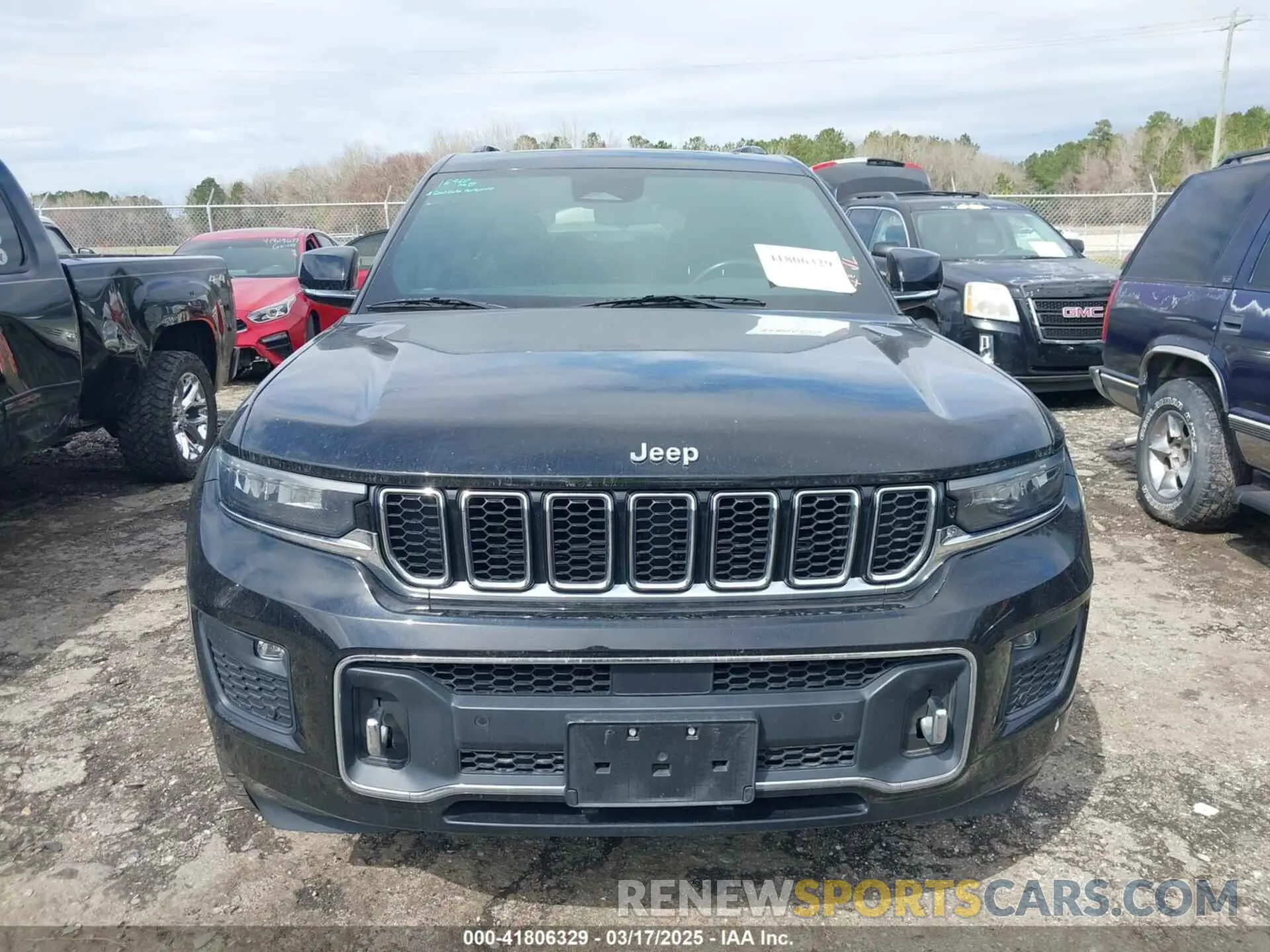13 Photograph of a damaged car 1C4RJKDG7M8140271 JEEP GRAND CHEROKEE L 2021