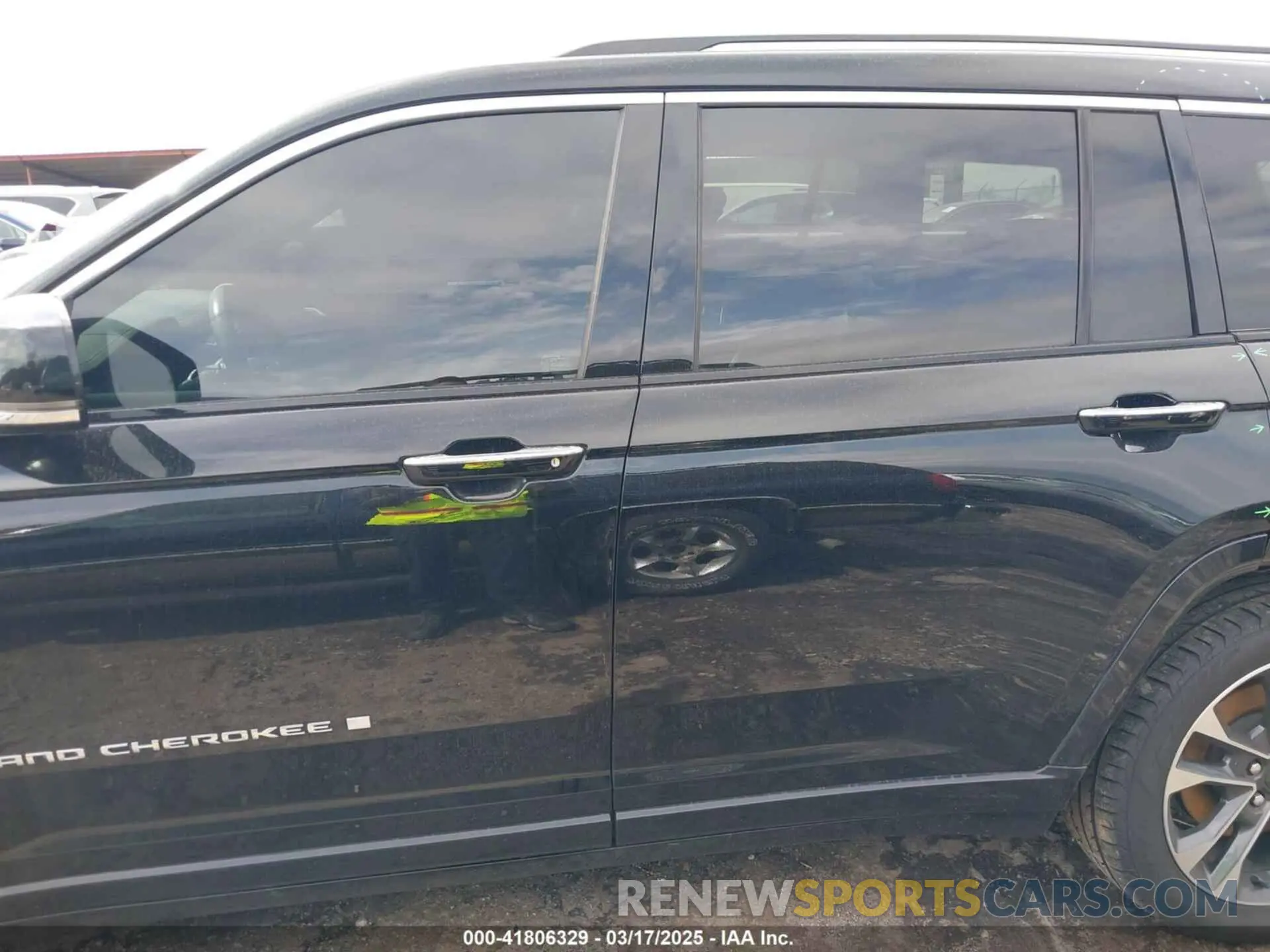 15 Photograph of a damaged car 1C4RJKDG7M8140271 JEEP GRAND CHEROKEE L 2021