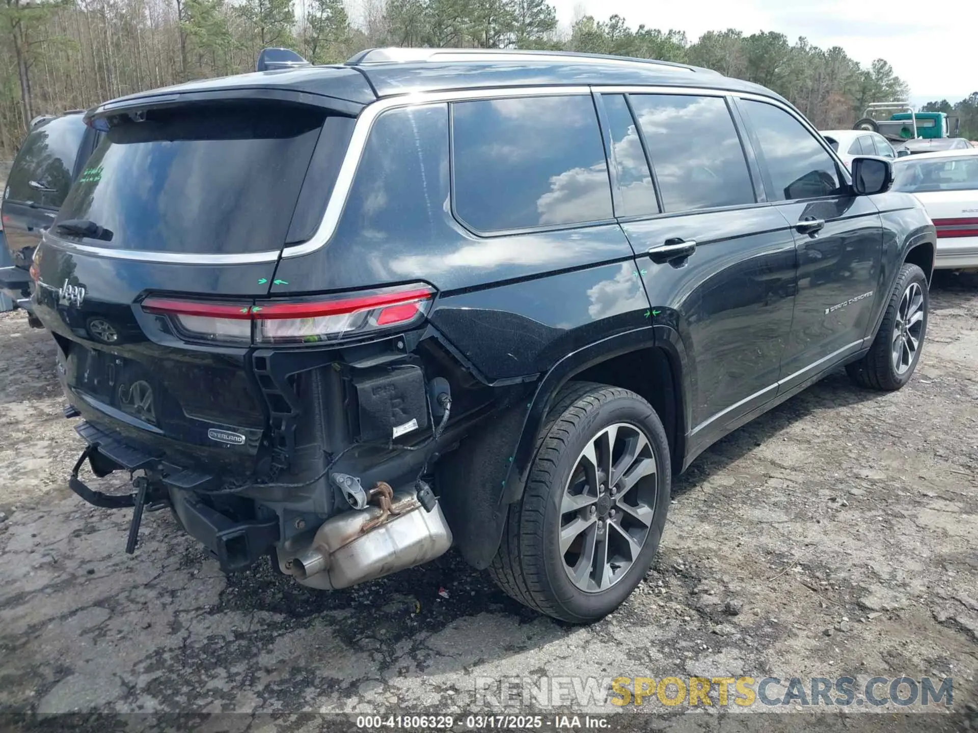 4 Photograph of a damaged car 1C4RJKDG7M8140271 JEEP GRAND CHEROKEE L 2021