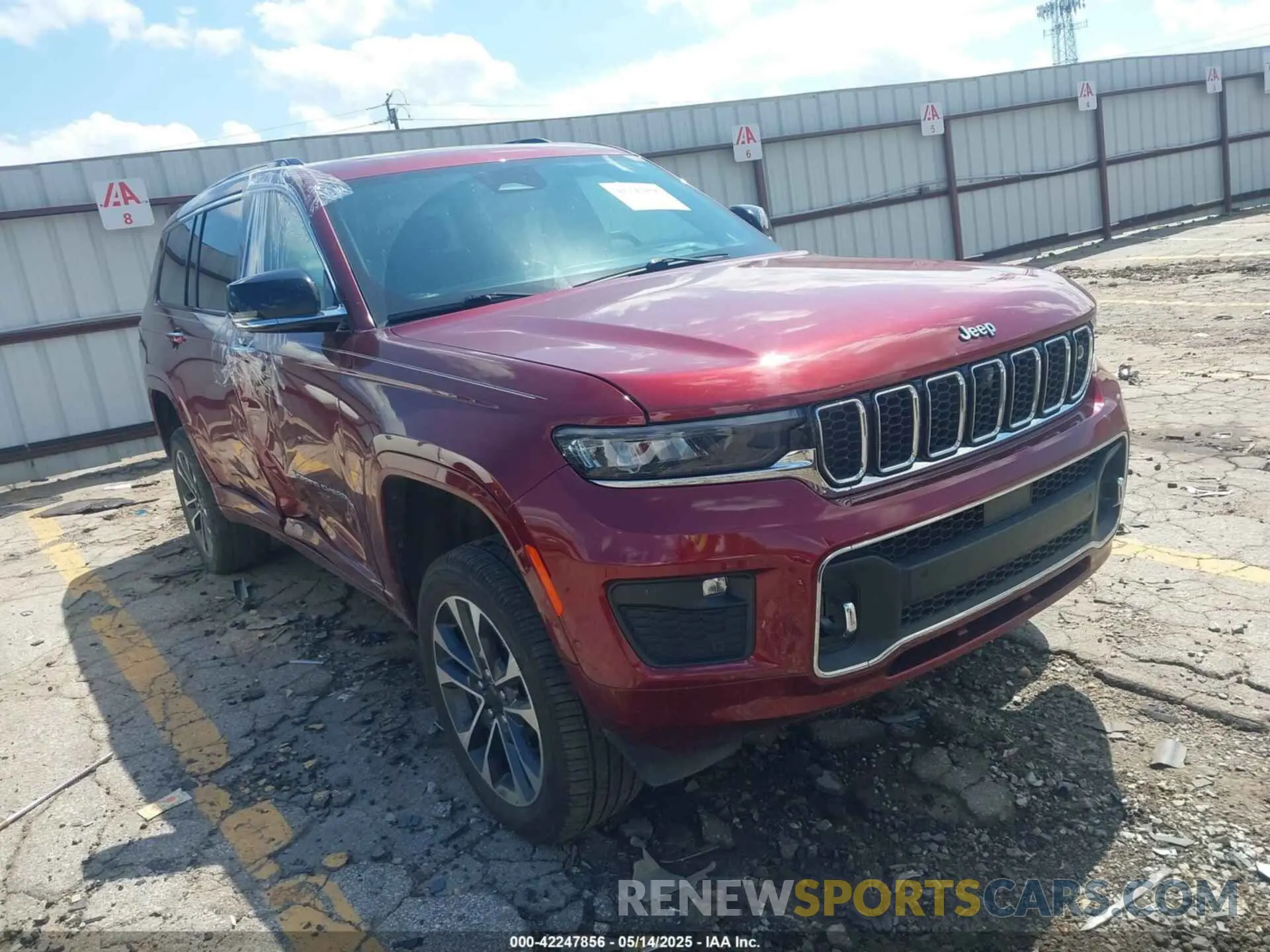 1 Photograph of a damaged car 1C4RJKDG9M8113055 JEEP GRAND CHEROKEE L 2021