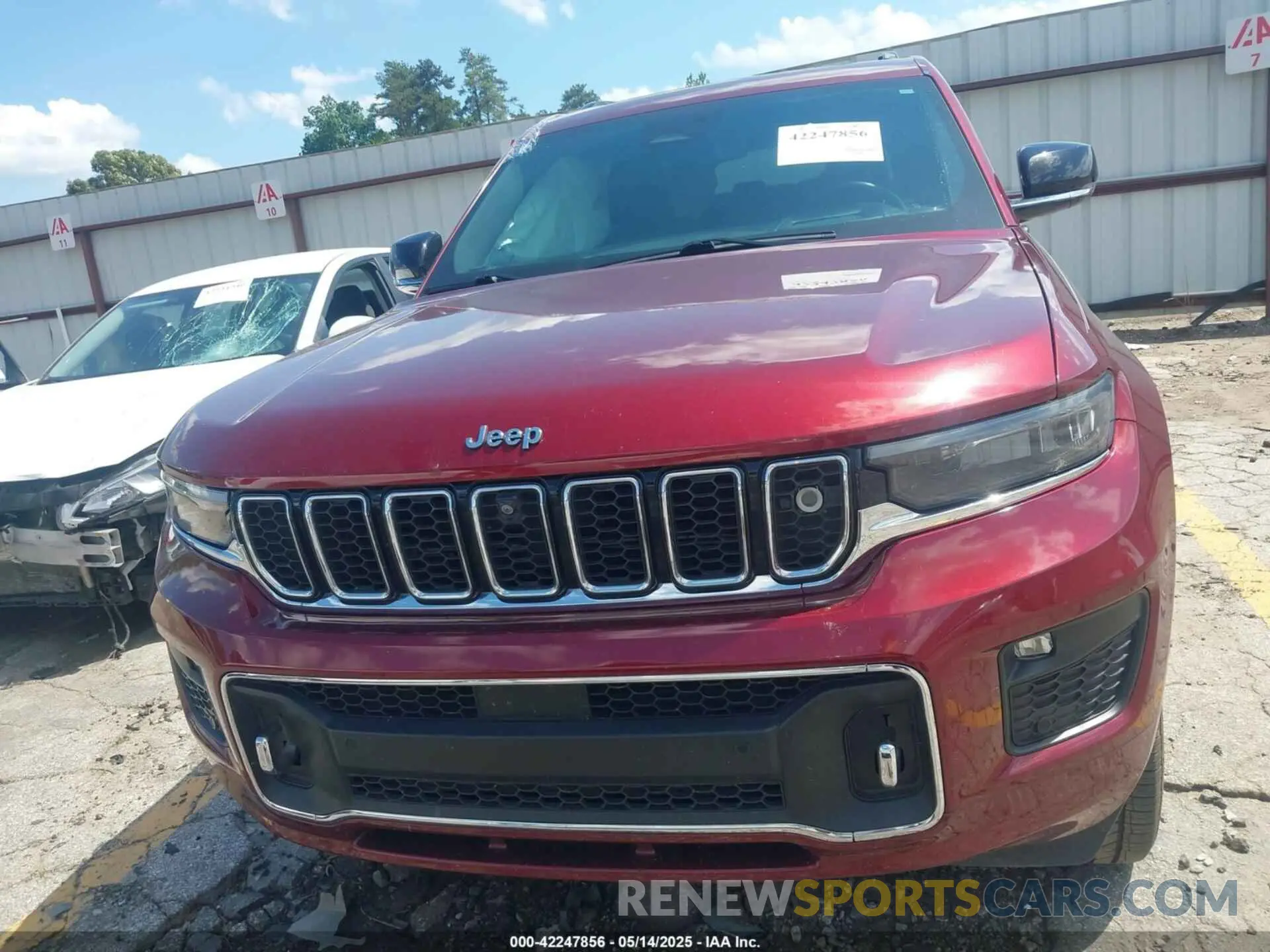 12 Photograph of a damaged car 1C4RJKDG9M8113055 JEEP GRAND CHEROKEE L 2021