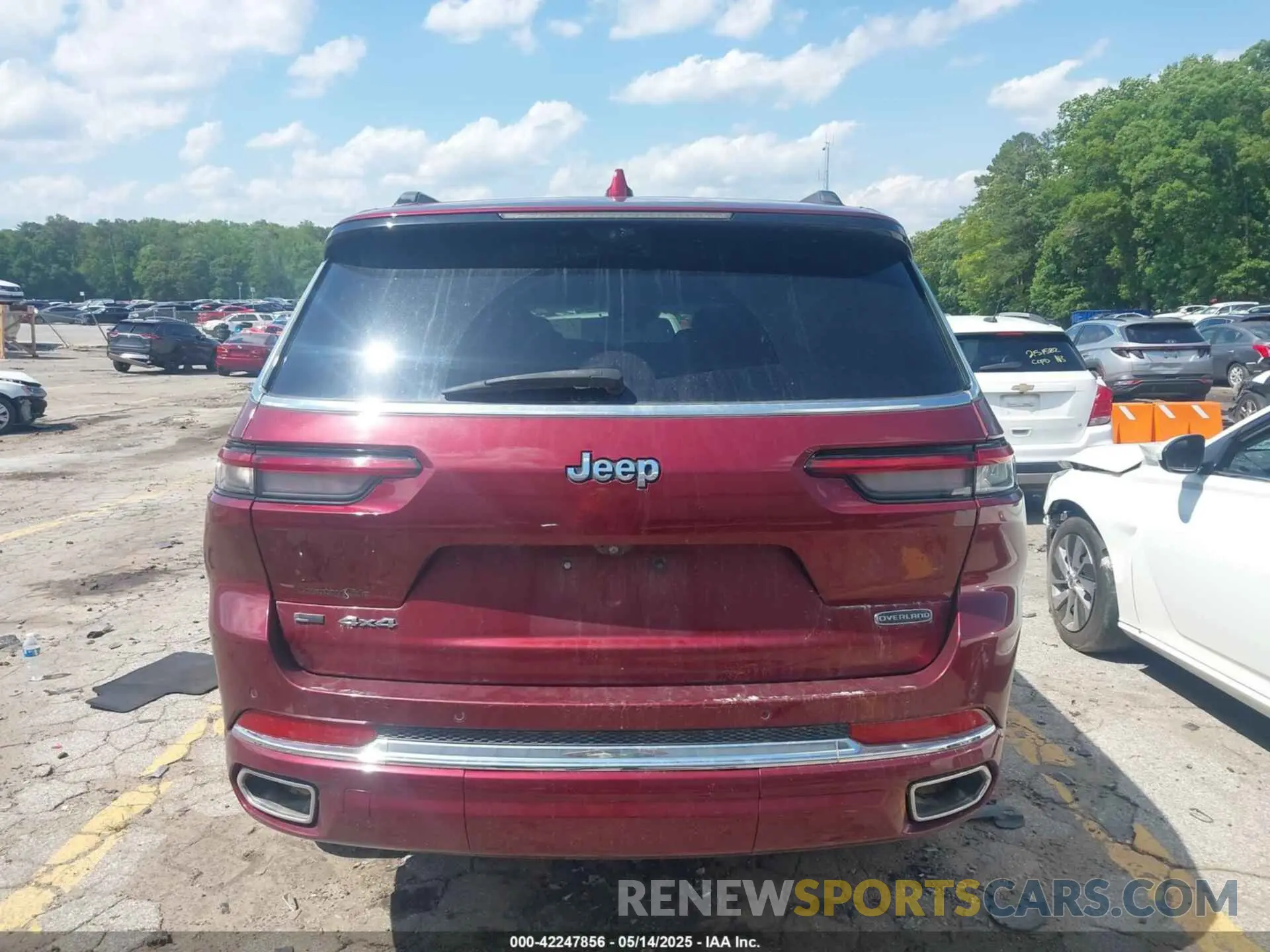 16 Photograph of a damaged car 1C4RJKDG9M8113055 JEEP GRAND CHEROKEE L 2021