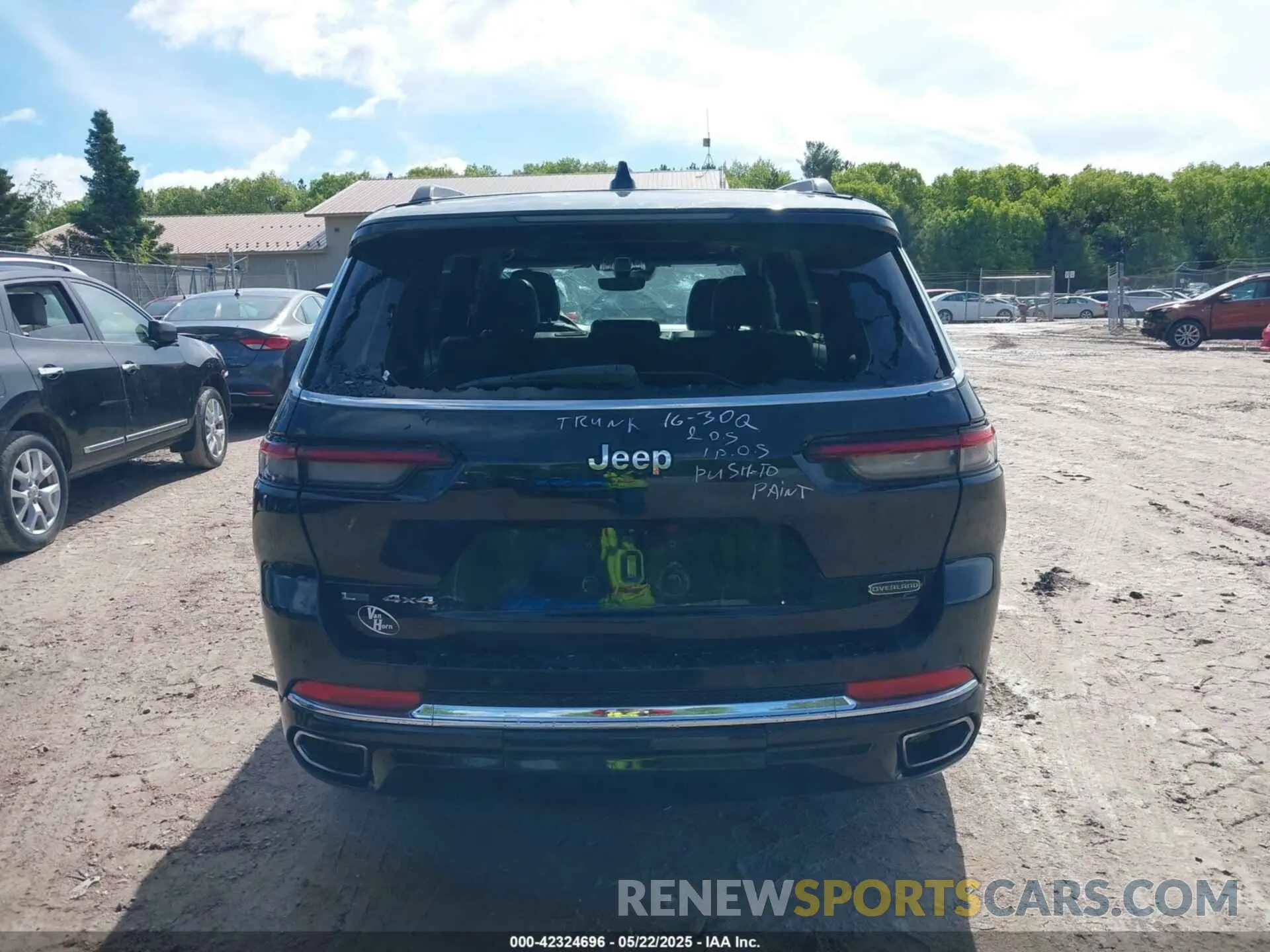 16 Photograph of a damaged car 1C4RJKDG9M8119728 JEEP GRAND CHEROKEE L 2021