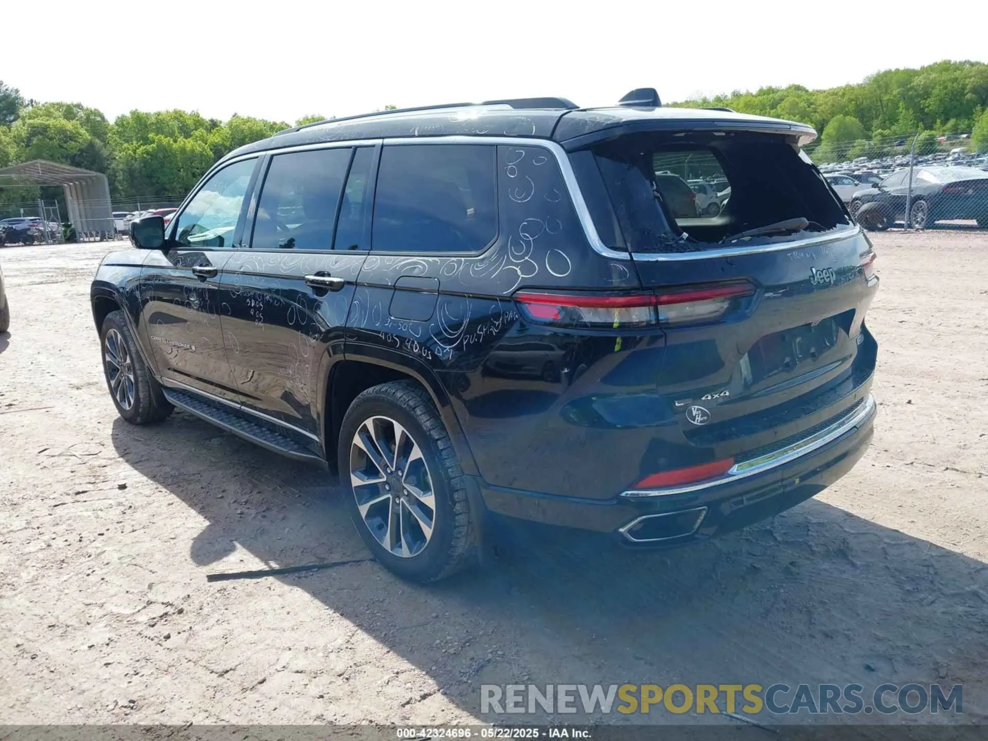 3 Photograph of a damaged car 1C4RJKDG9M8119728 JEEP GRAND CHEROKEE L 2021