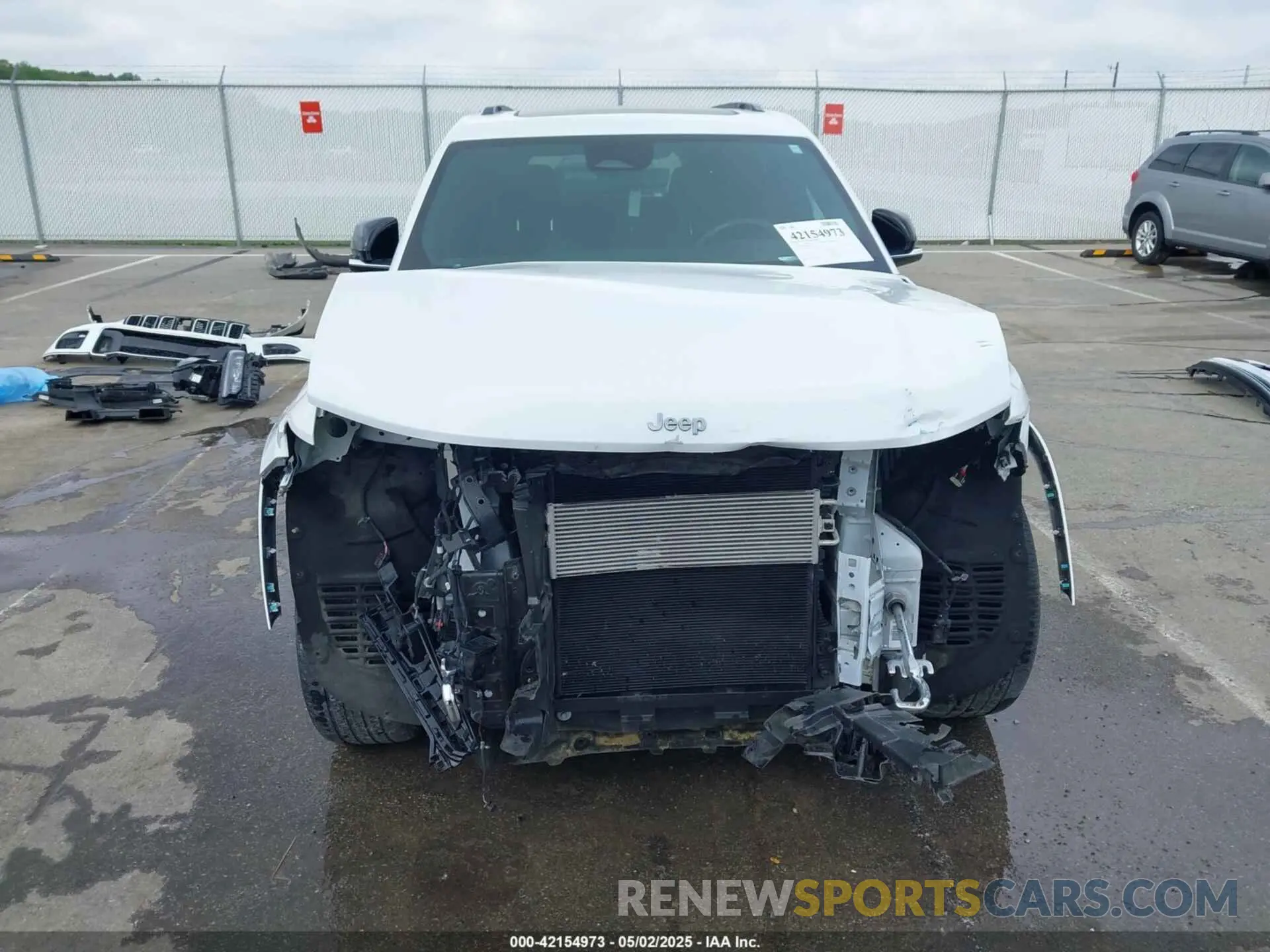 13 Photograph of a damaged car 1C4RJKDG9M8123357 JEEP GRAND CHEROKEE L 2021