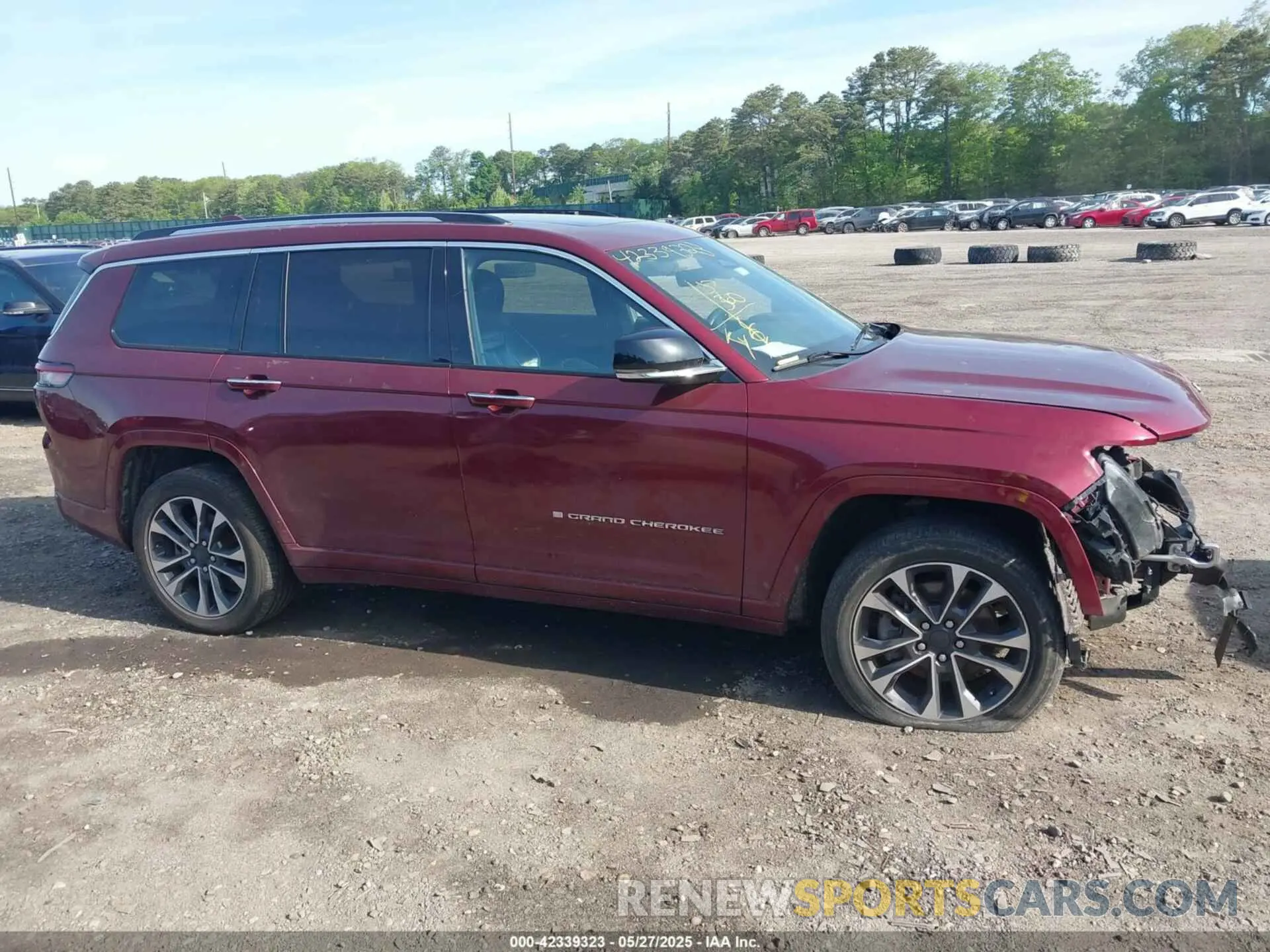 13 Photograph of a damaged car 1C4RJKDG9M8132351 JEEP GRAND CHEROKEE L 2021